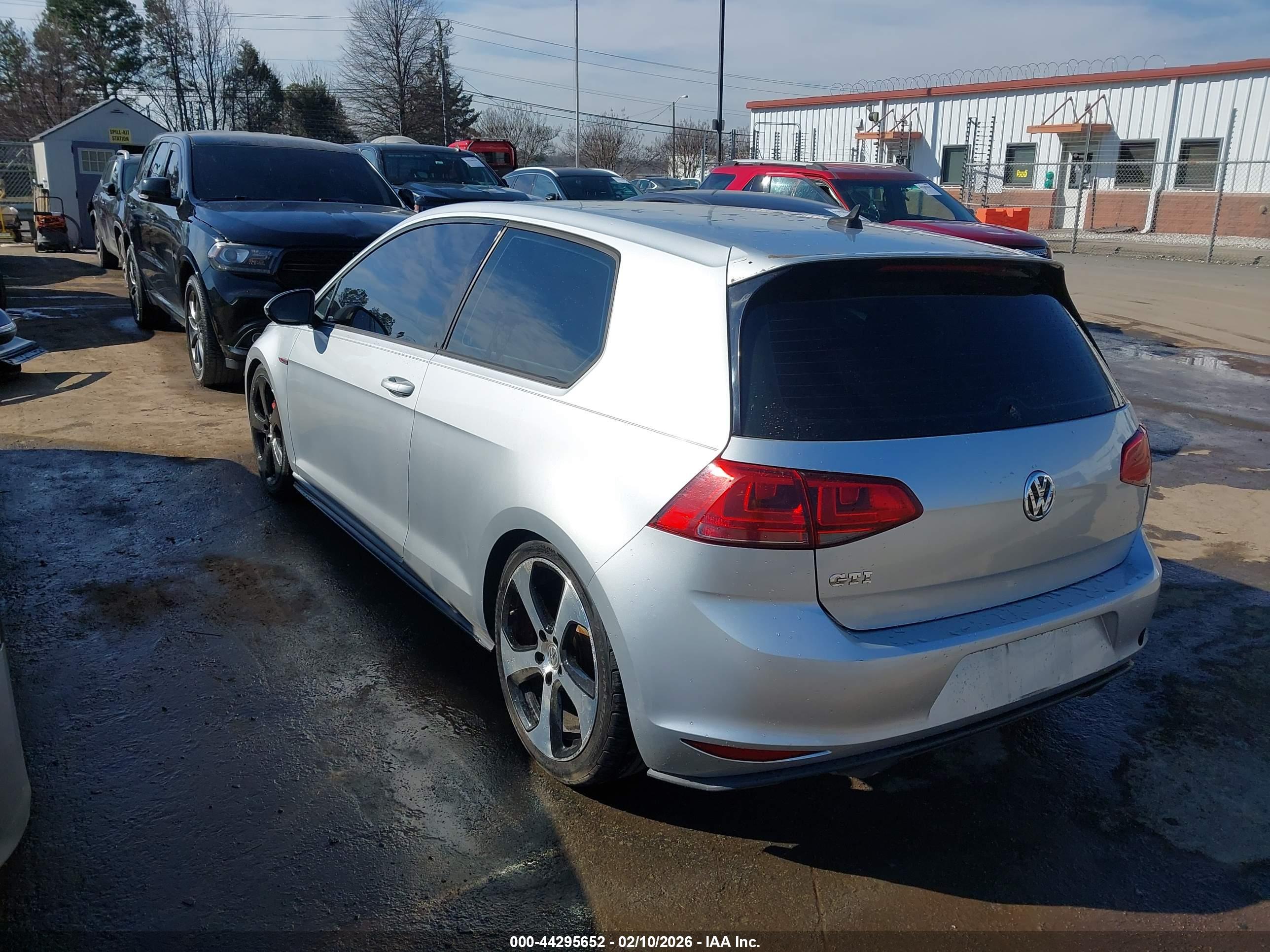 VOLKSWAGEN GOLF image 3