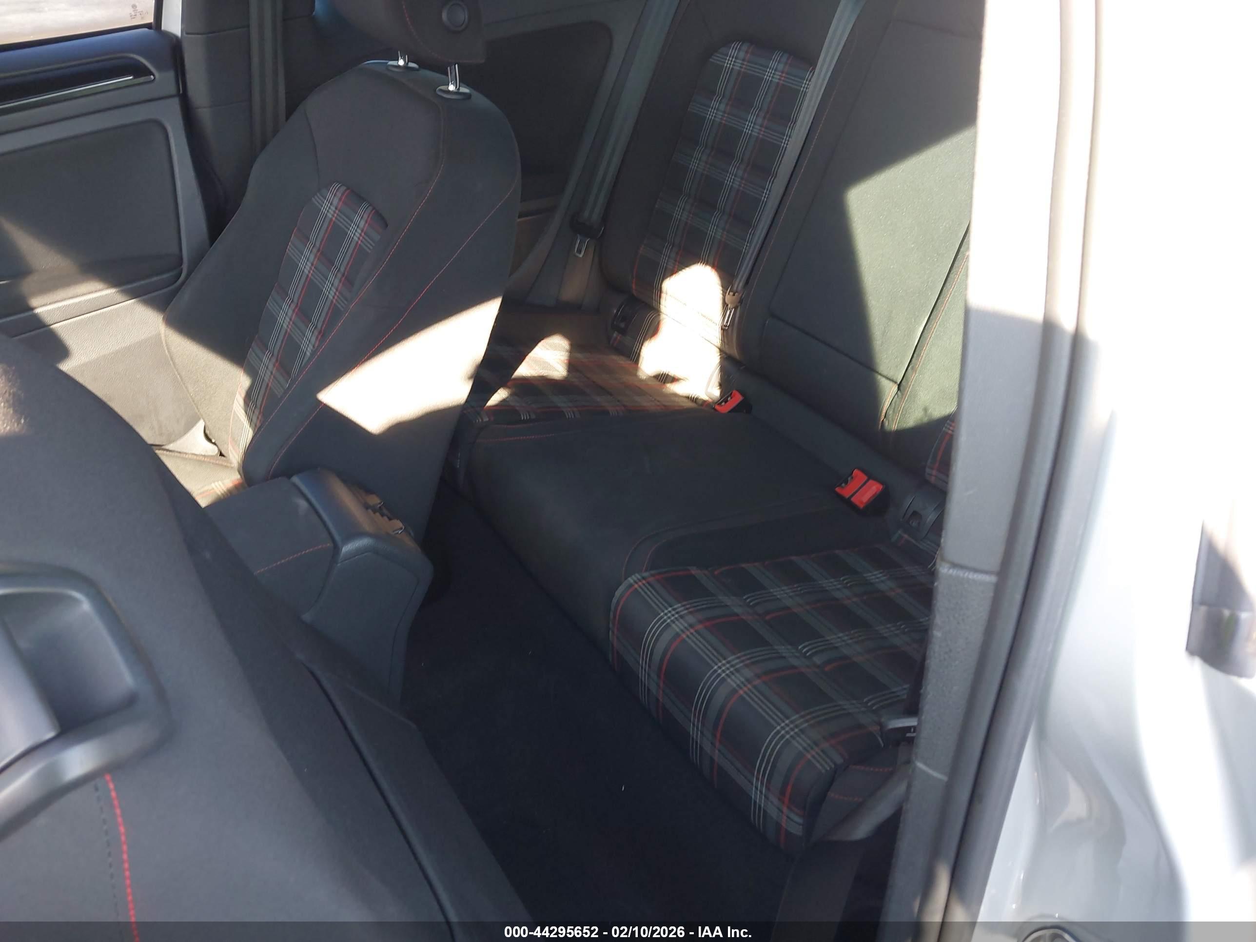 VOLKSWAGEN GOLF image 8