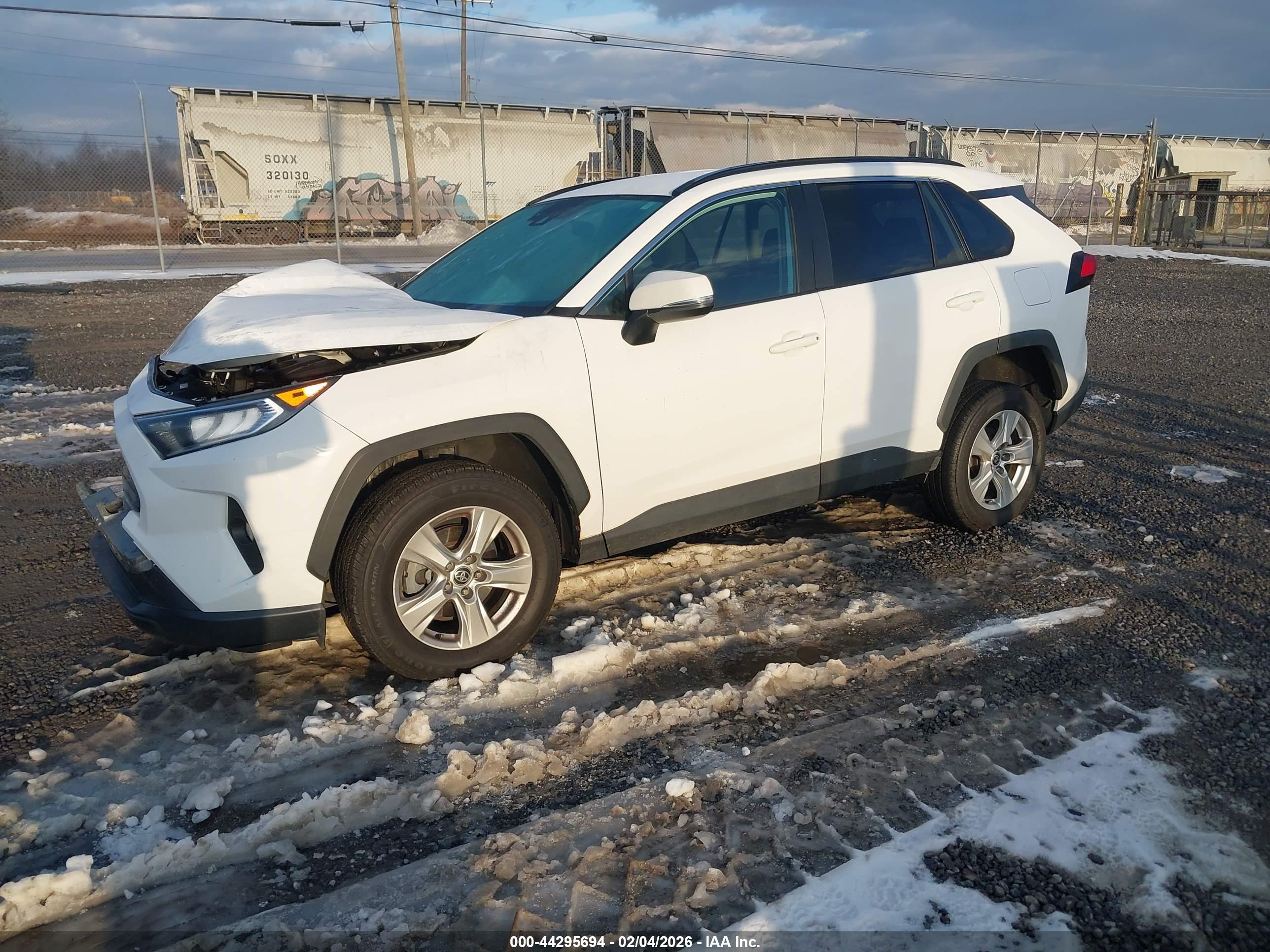 TOYOTA RAV4 image 2