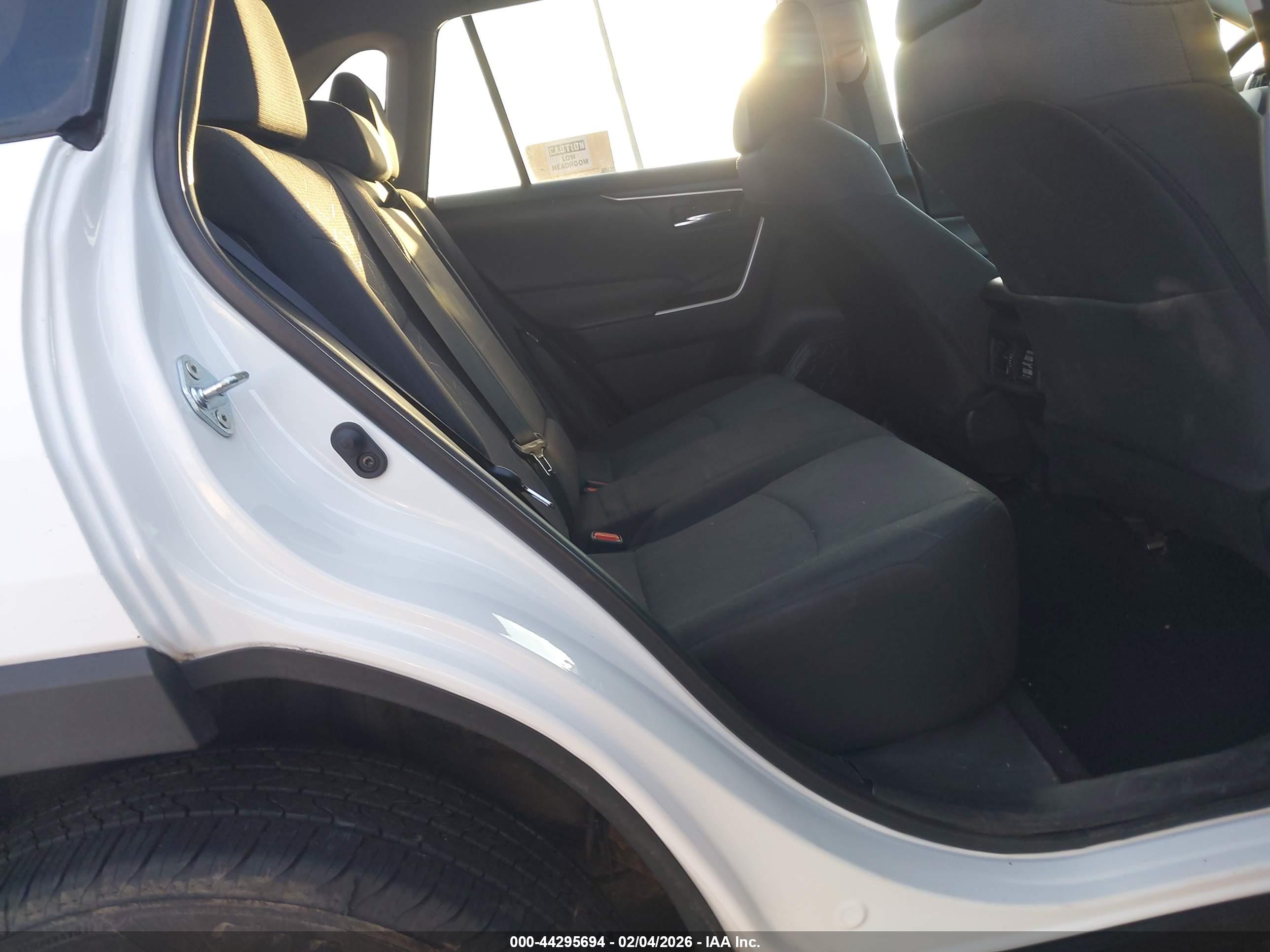 TOYOTA RAV4 image 8