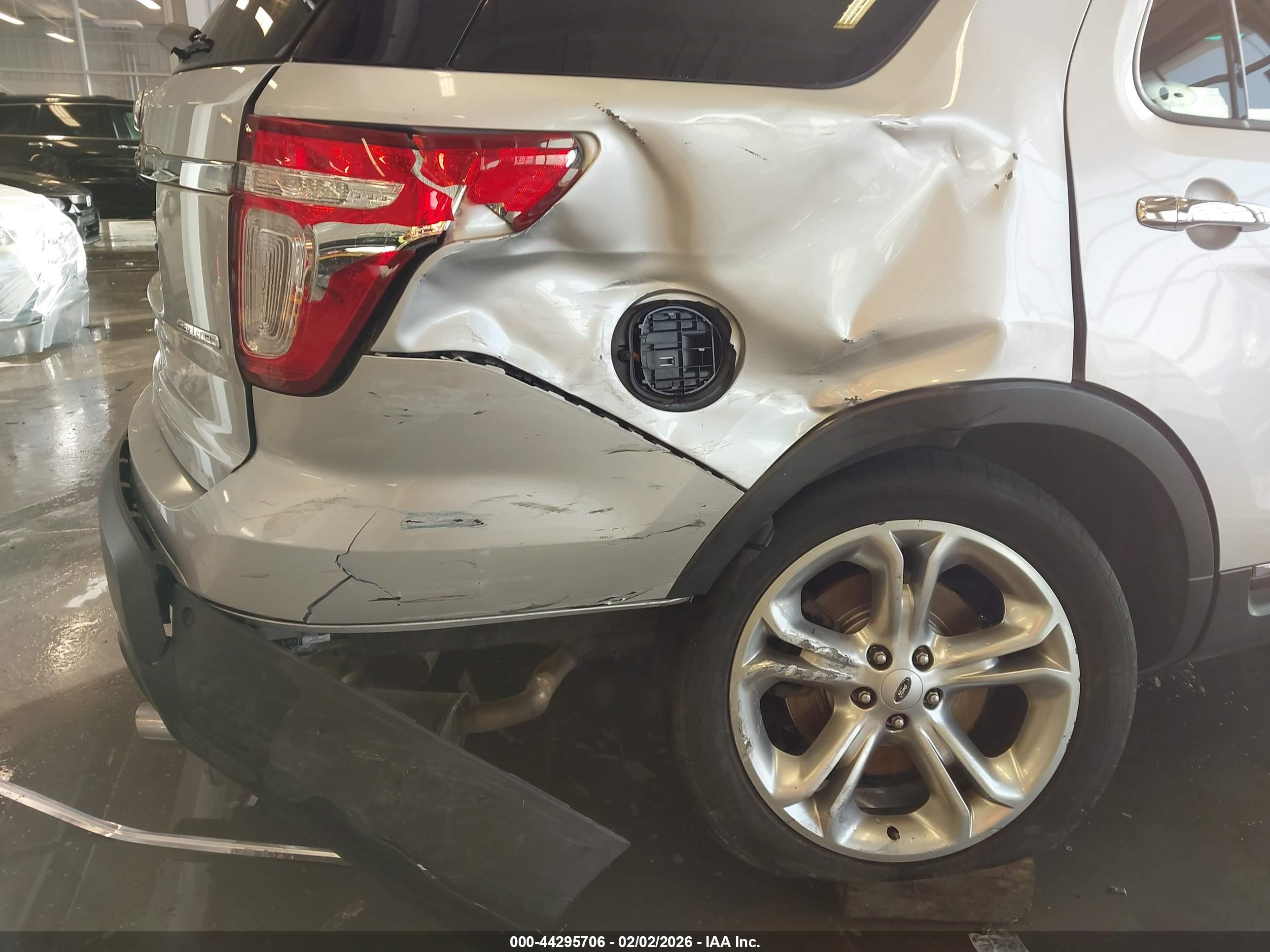 FORD EXPLORER image 6