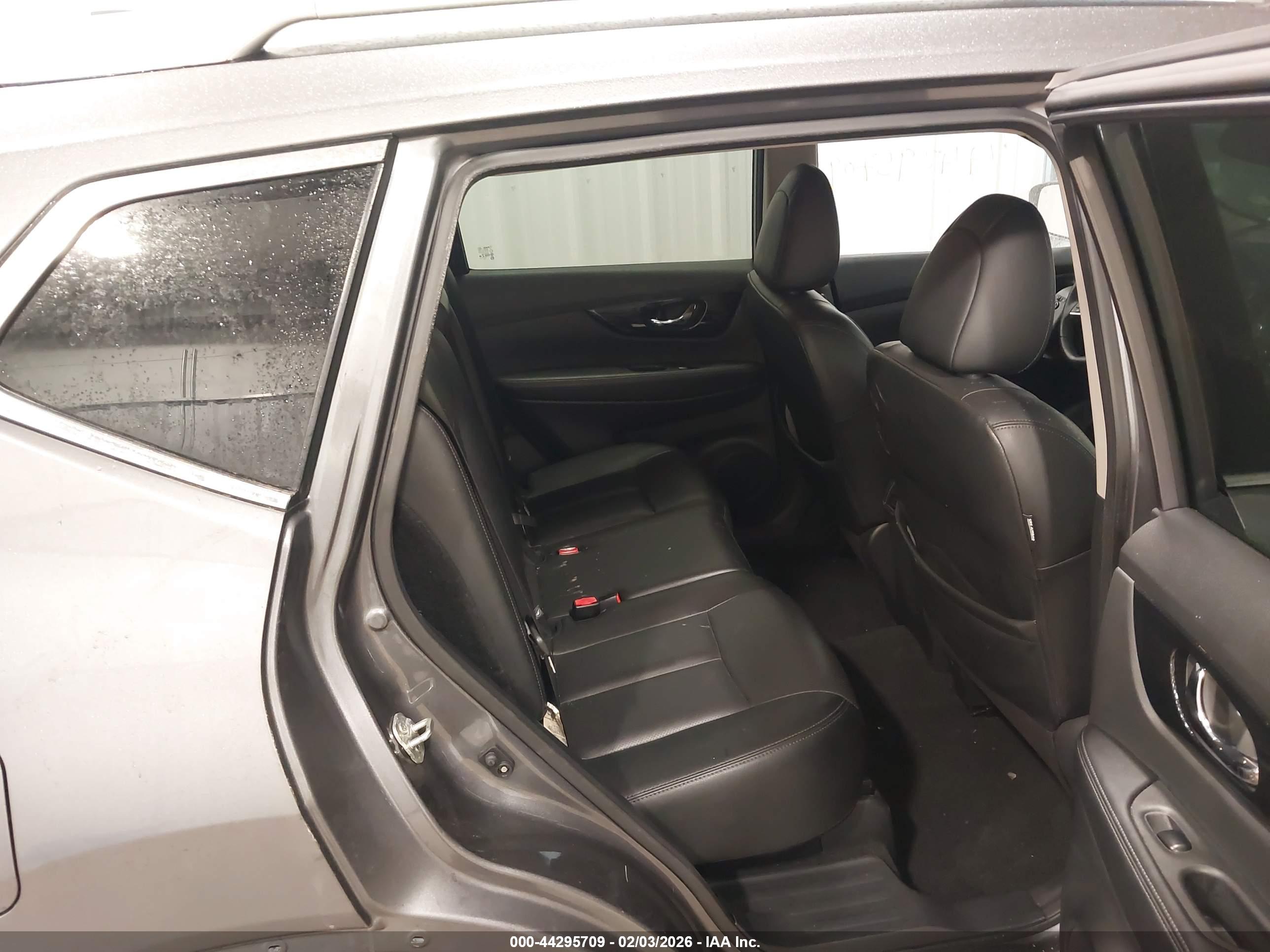 NISSAN ROGUE image 8
