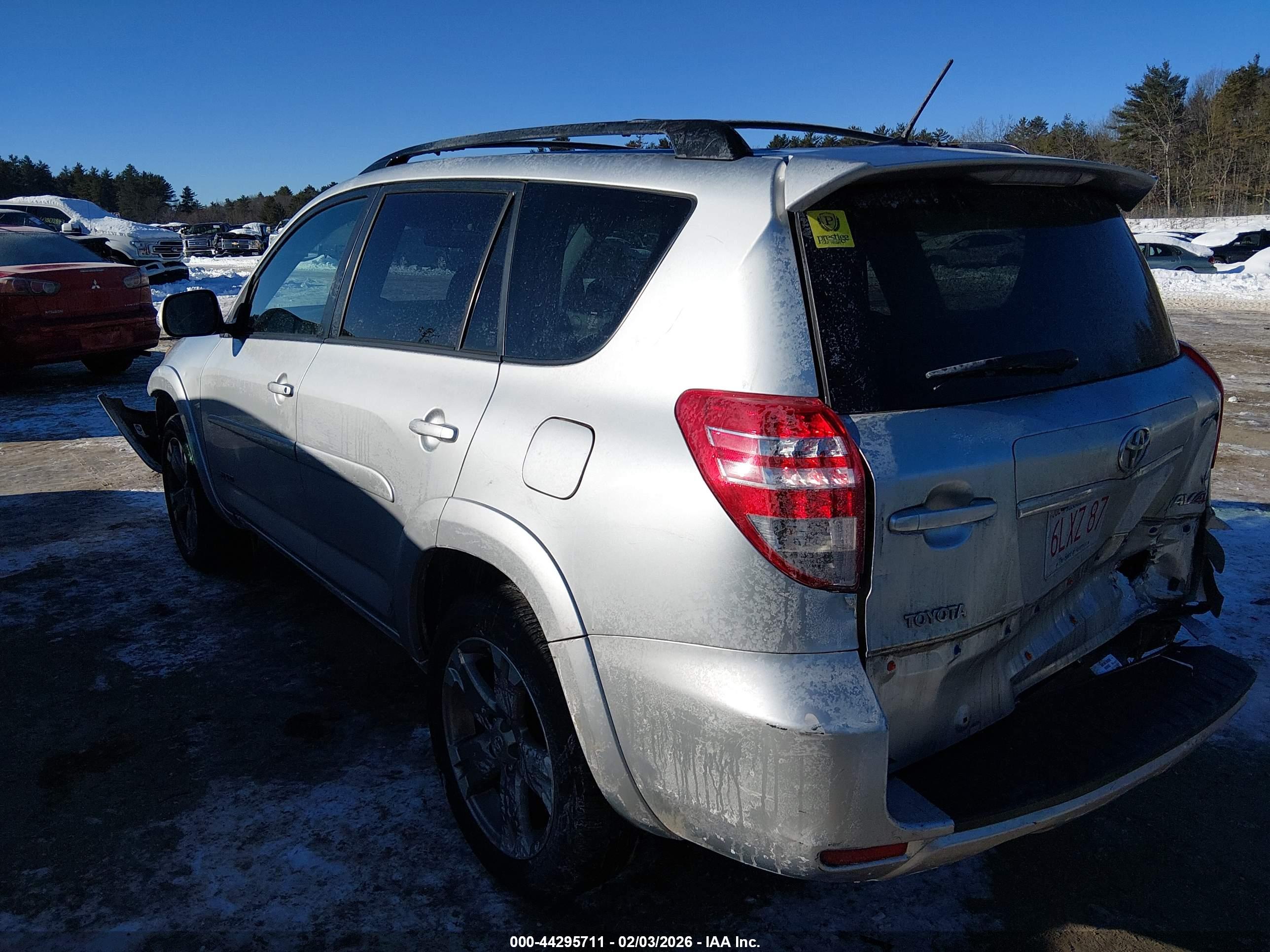TOYOTA RAV4 image 3