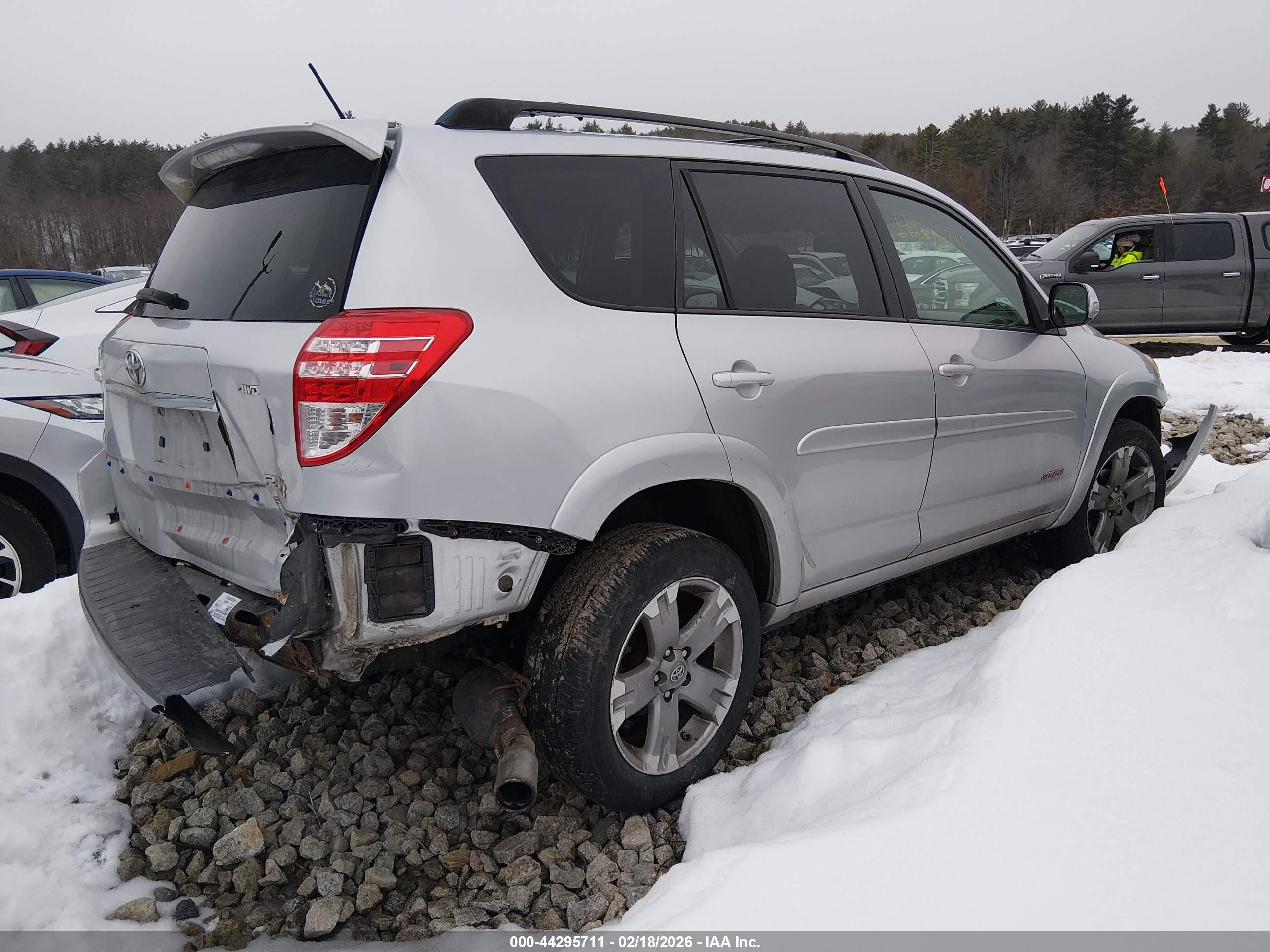 TOYOTA RAV4 image 4