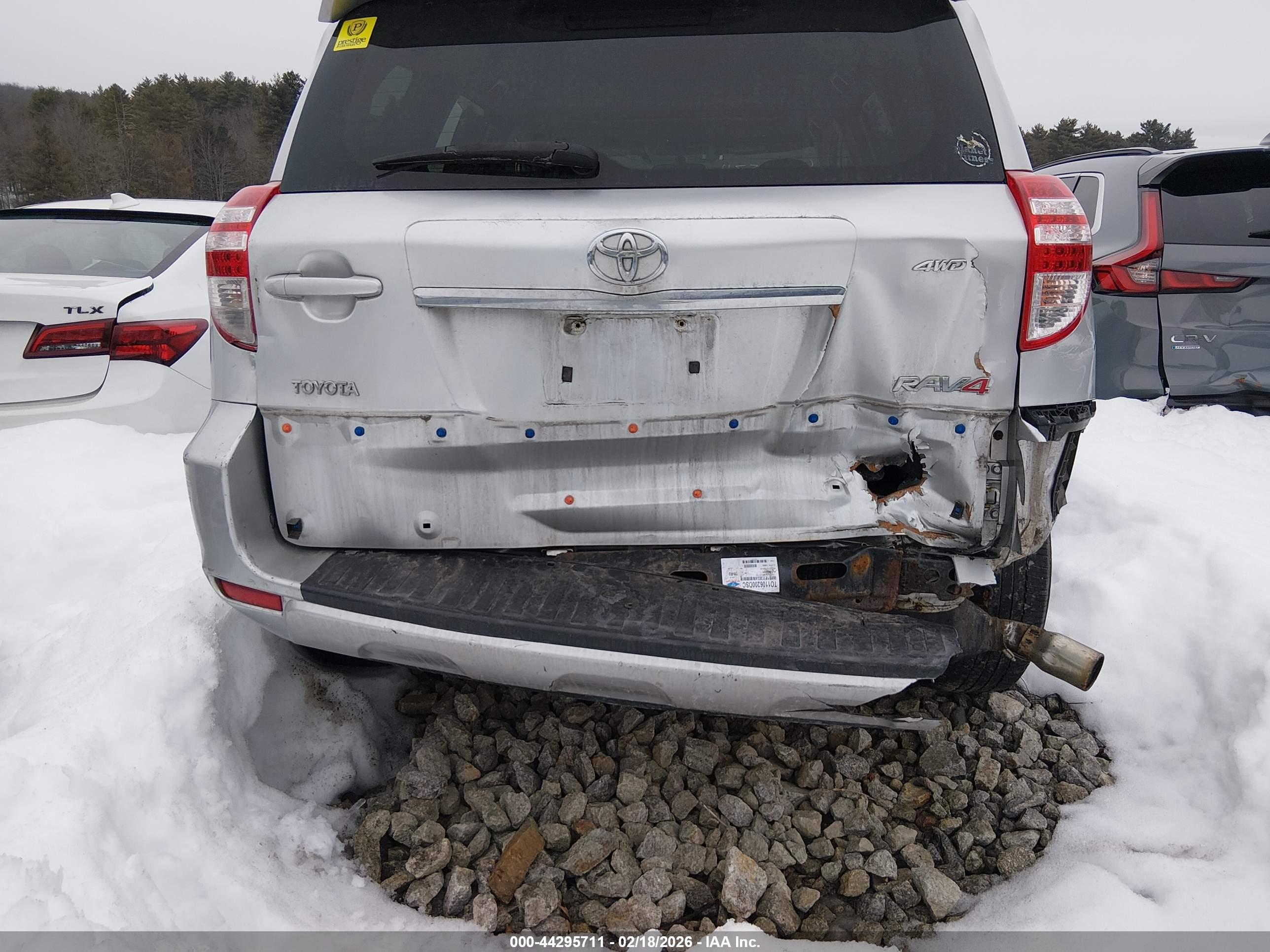 TOYOTA RAV4 image 6
