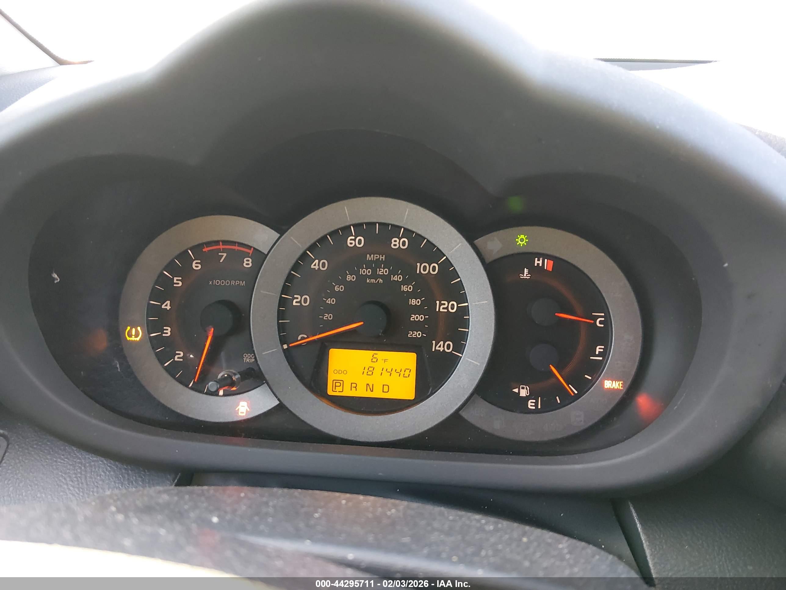 TOYOTA RAV4 image 7
