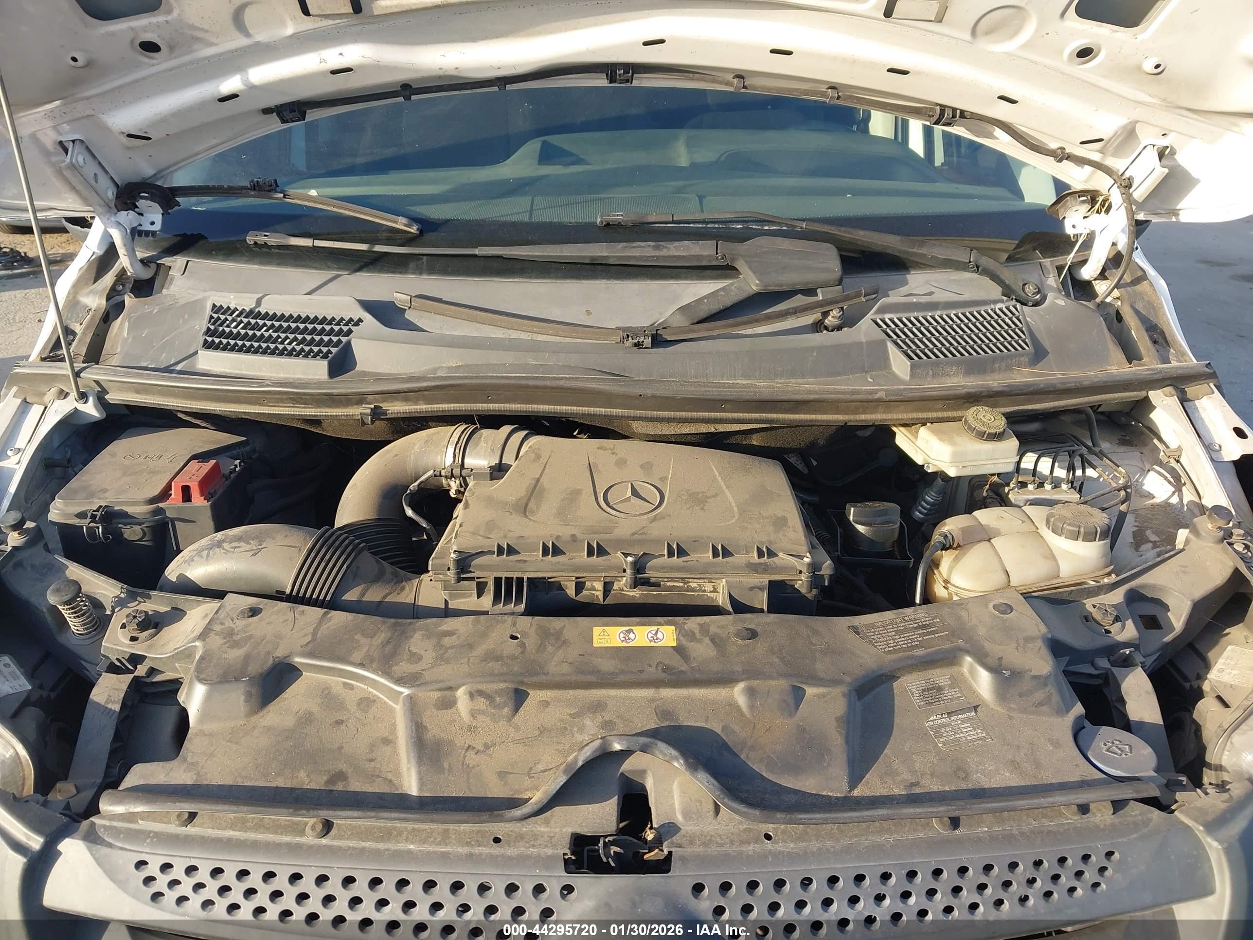 MERCEDES-BENZ METRIS image 10