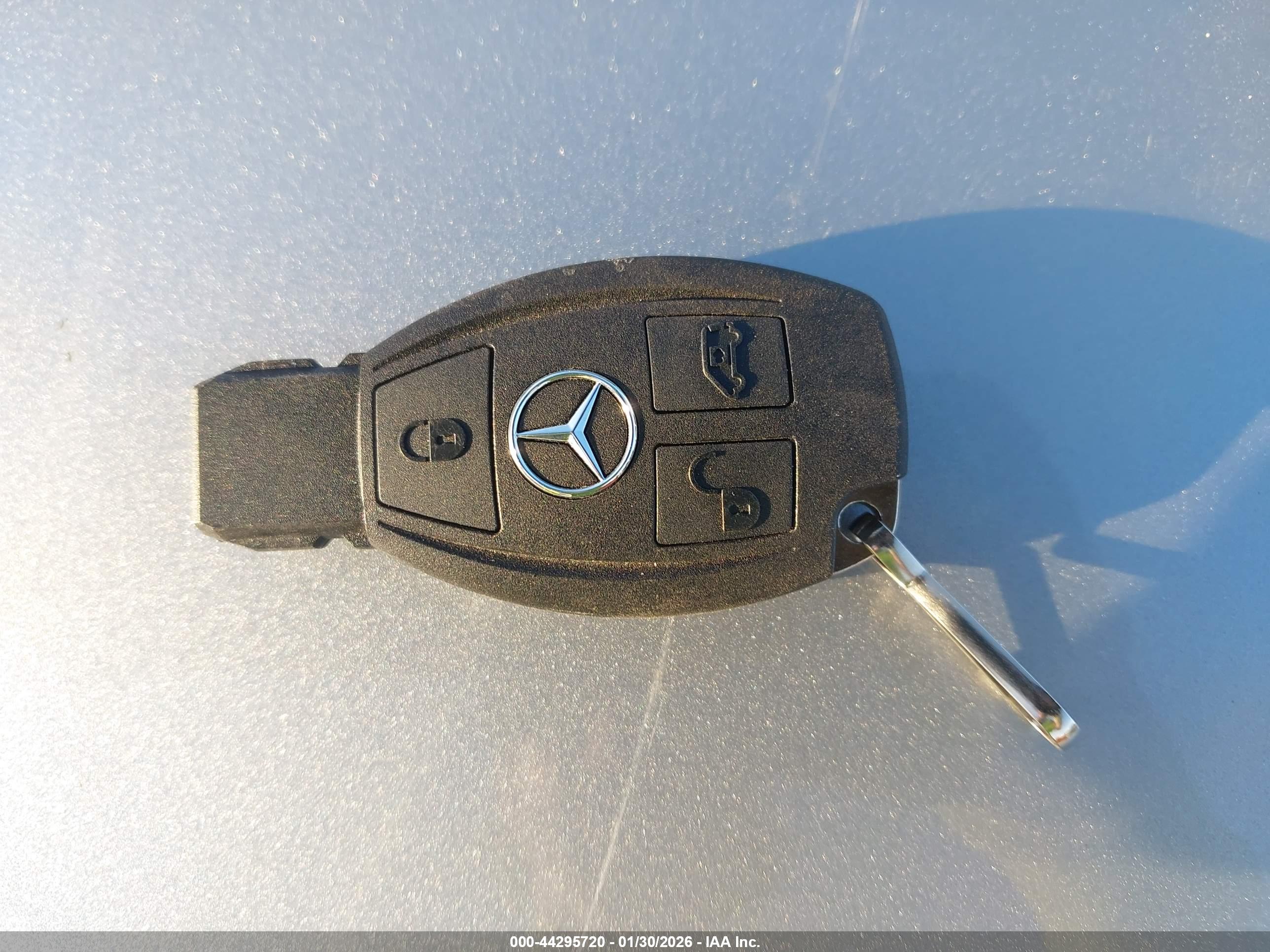 MERCEDES-BENZ METRIS image 11