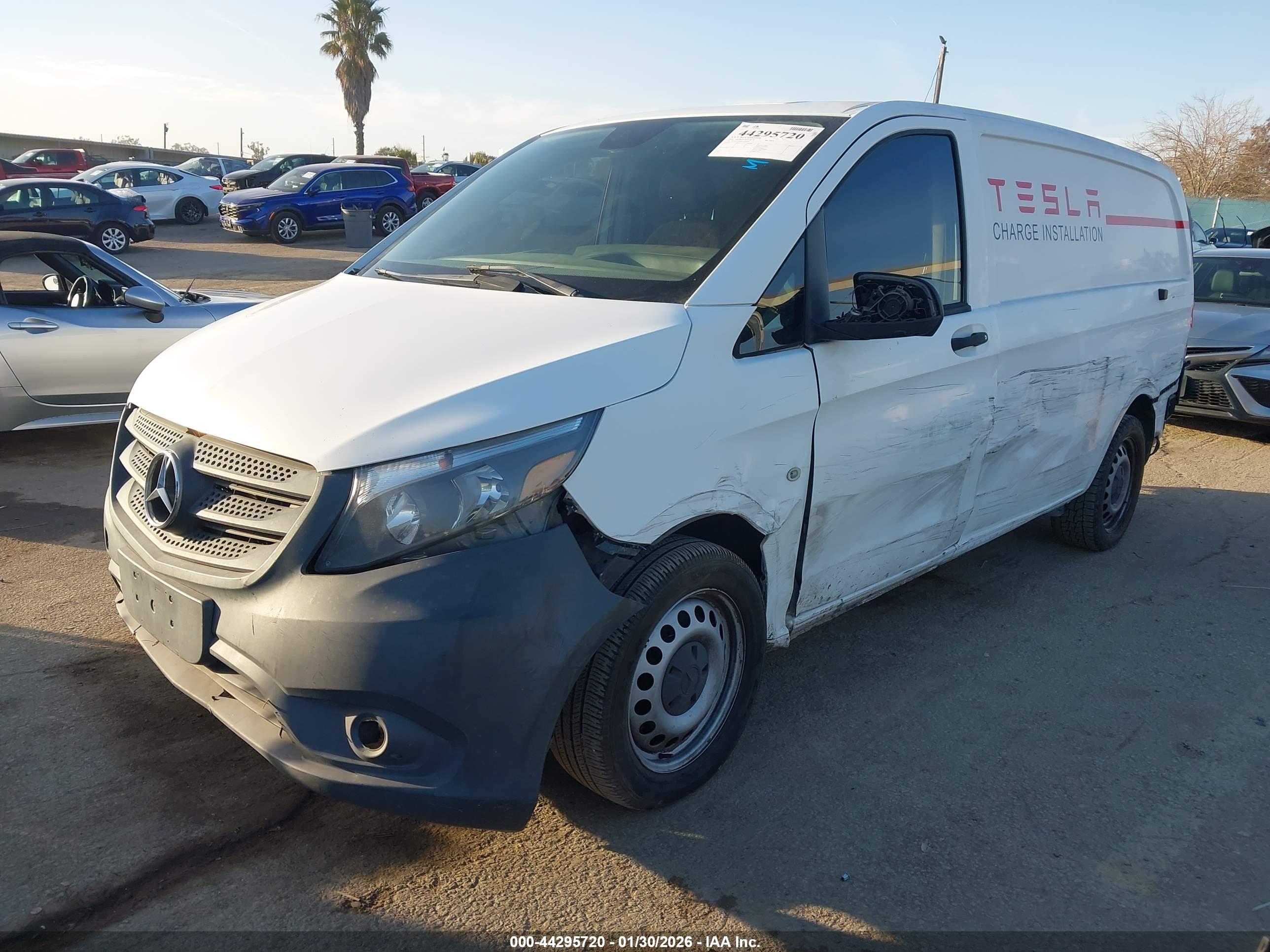 MERCEDES-BENZ METRIS image 2