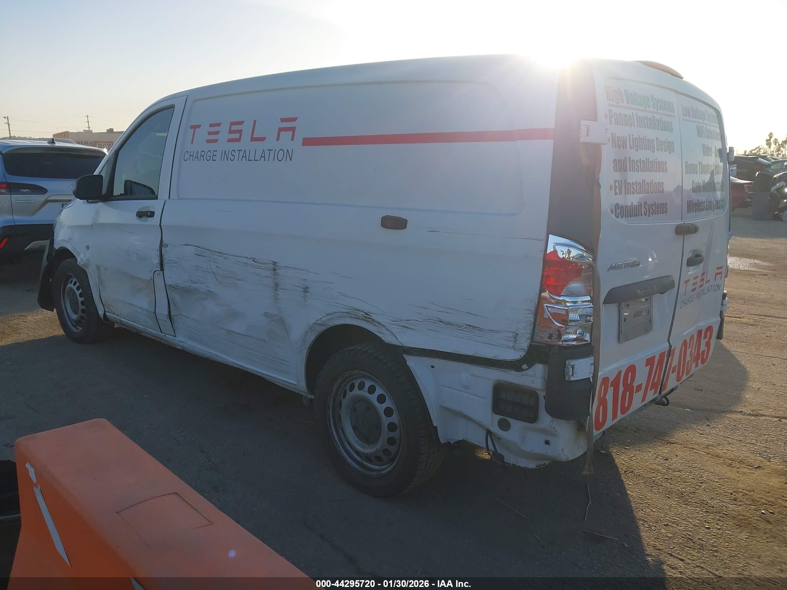 MERCEDES-BENZ METRIS image 3