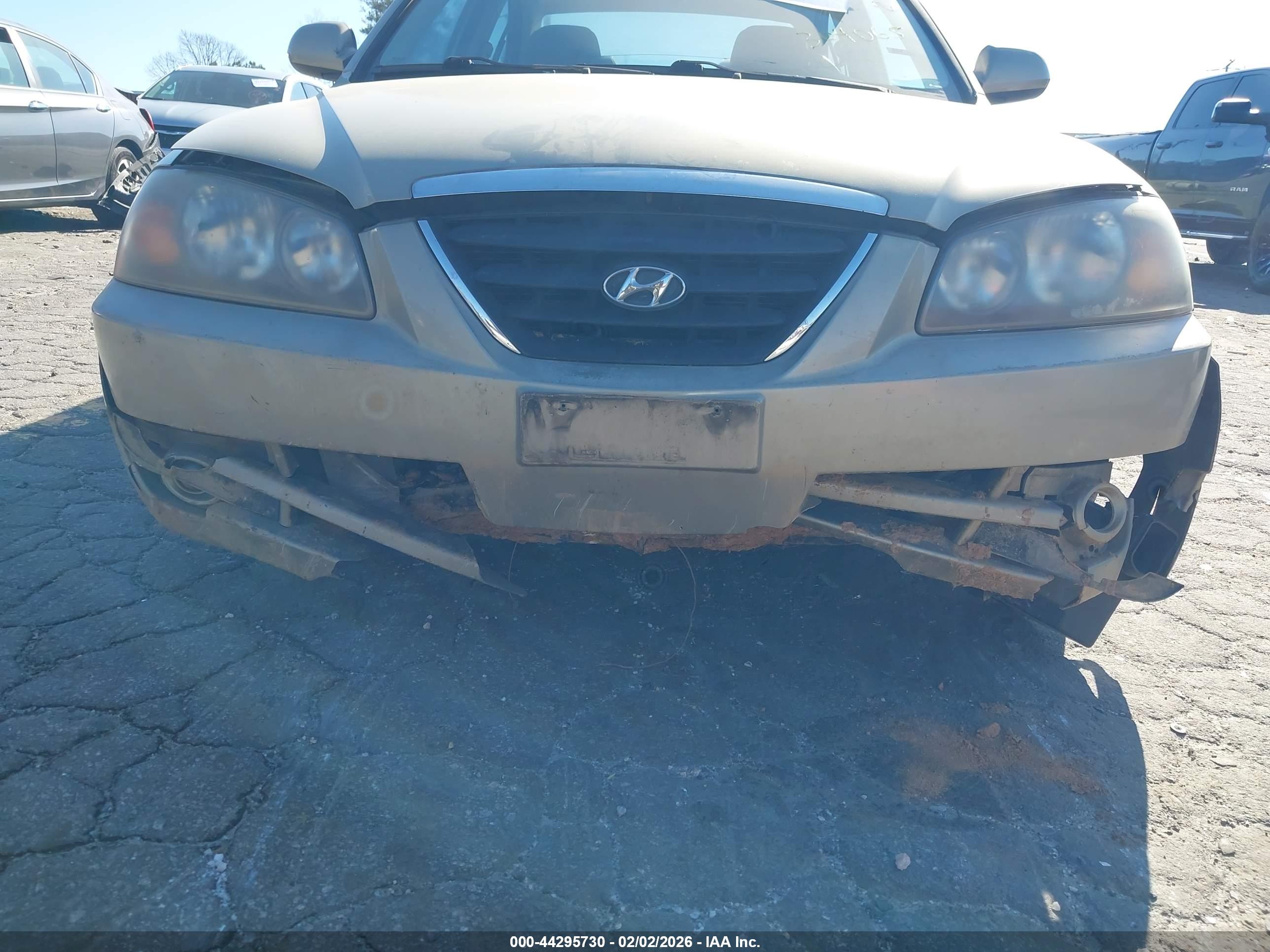 HYUNDAI ELANTRA image 6