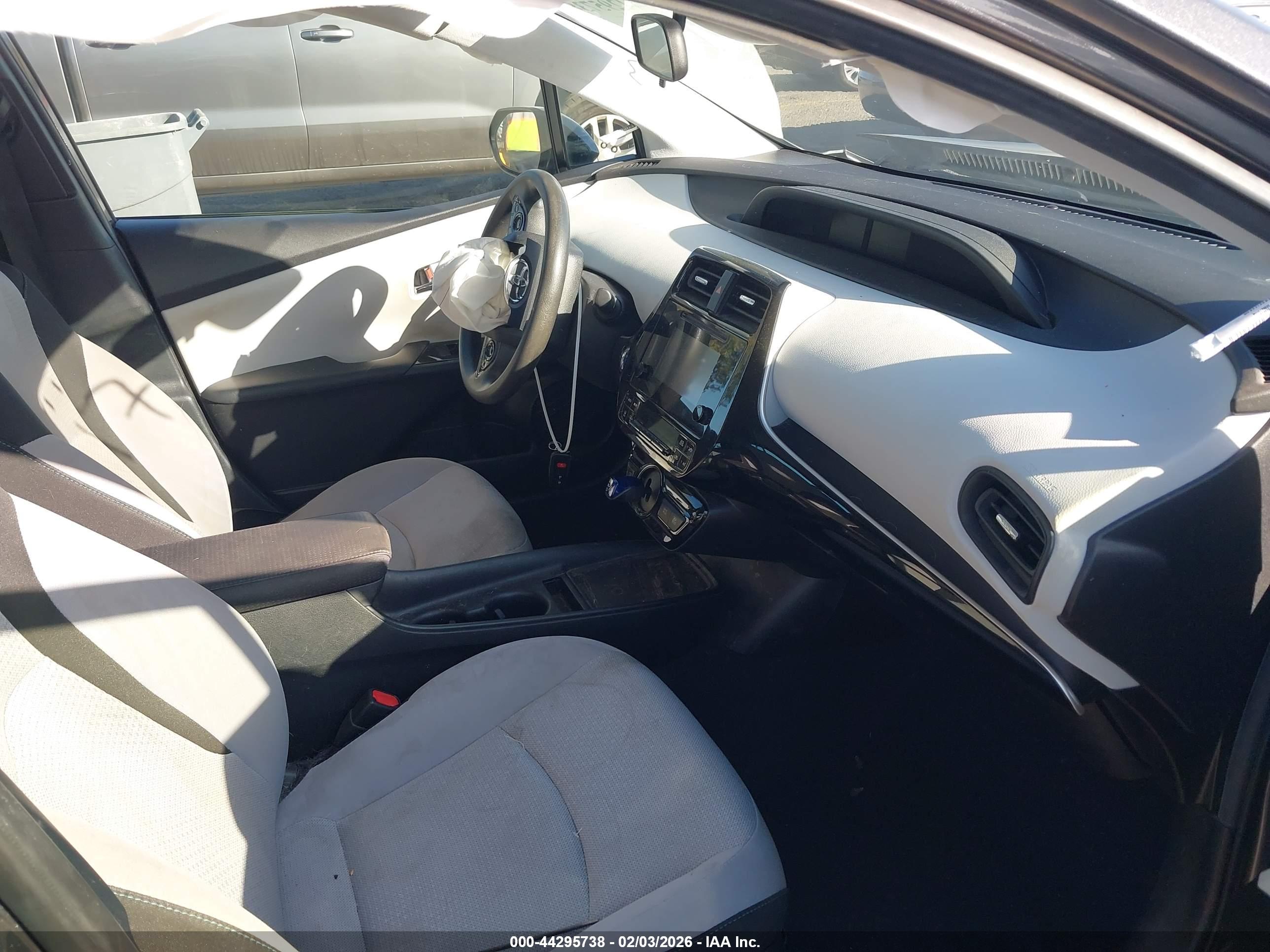 TOYOTA PRIUS image 5