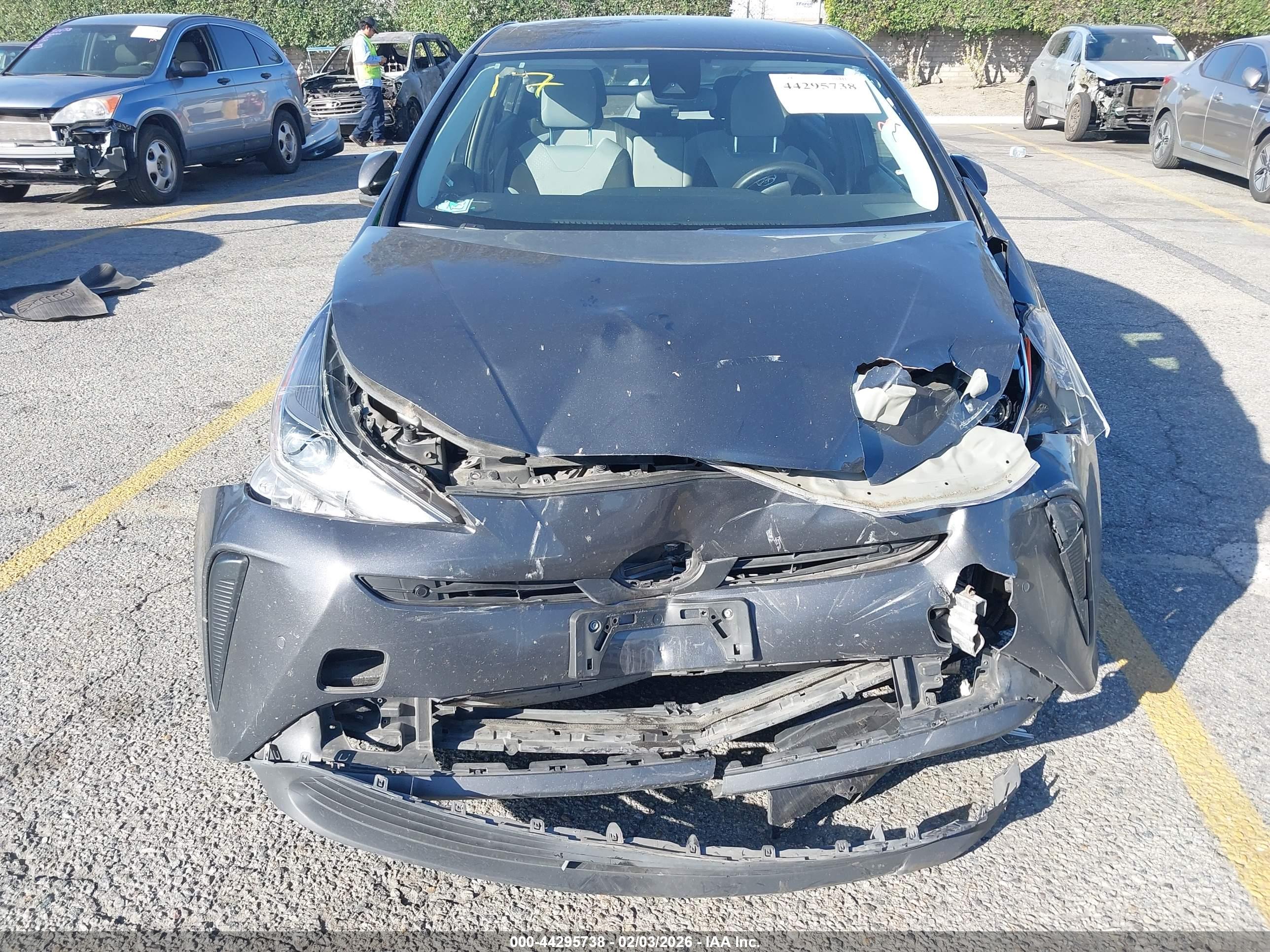 TOYOTA PRIUS image 6