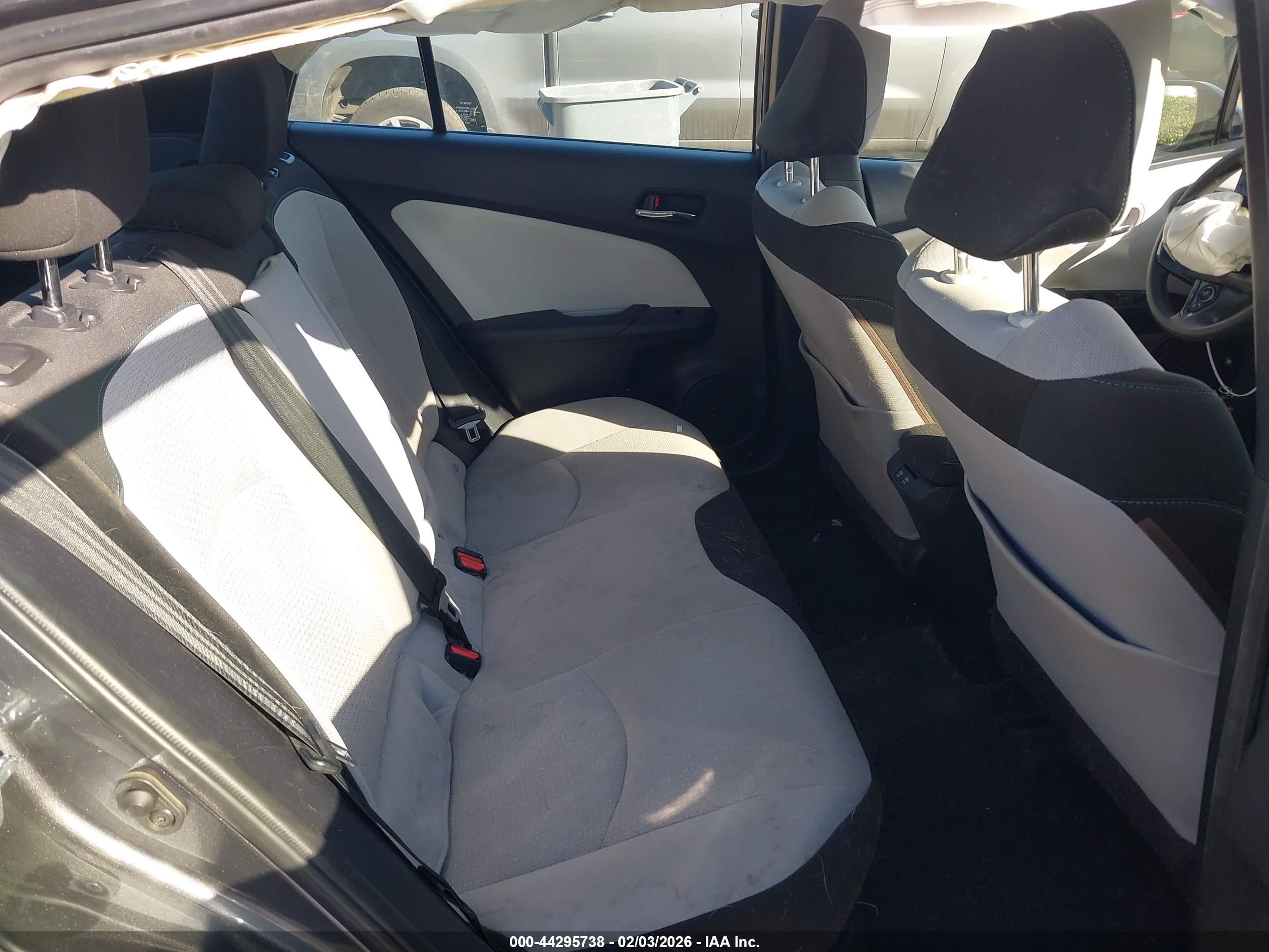 TOYOTA PRIUS image 8