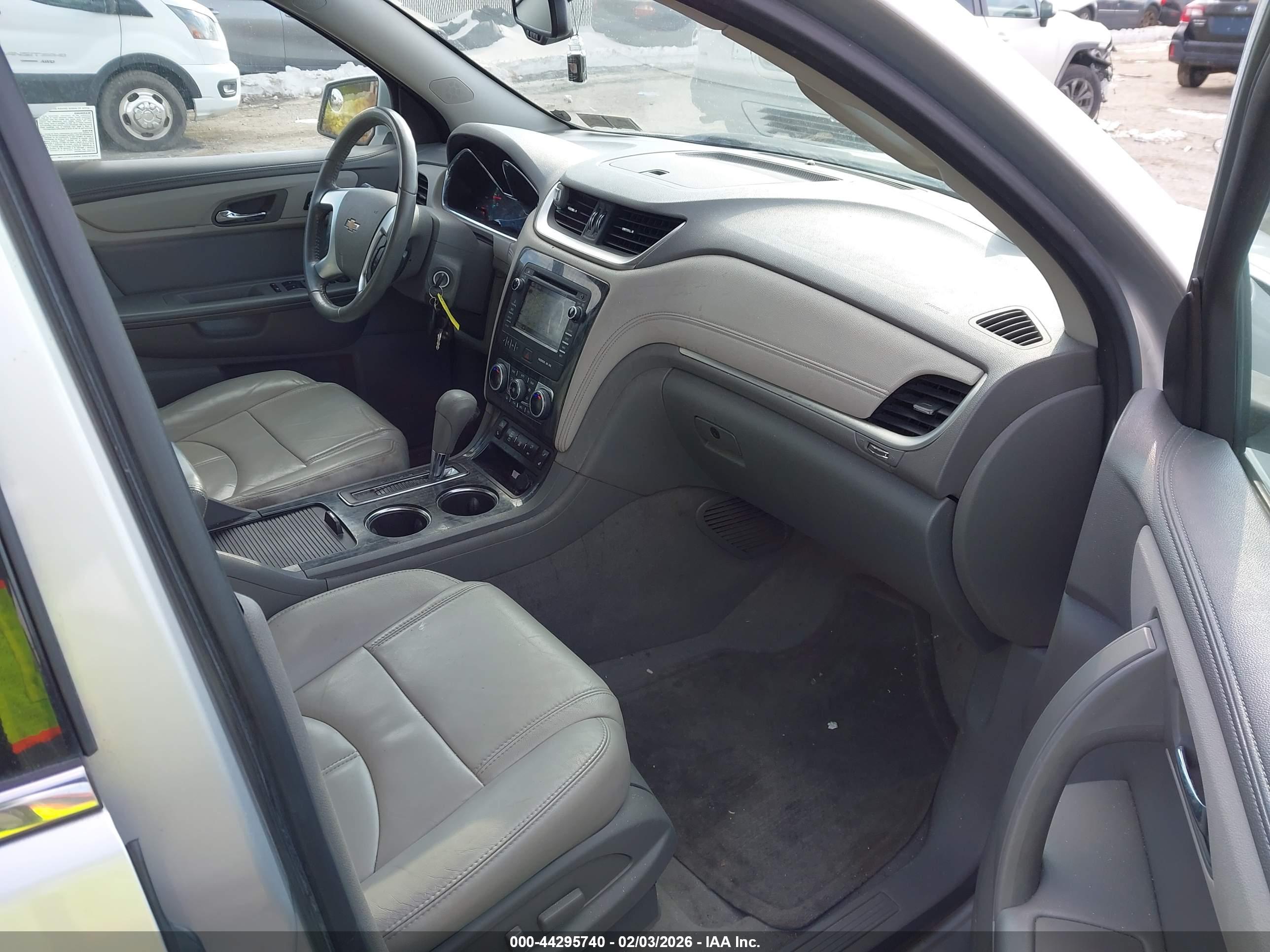 CHEVROLET TRAVERSE image 5