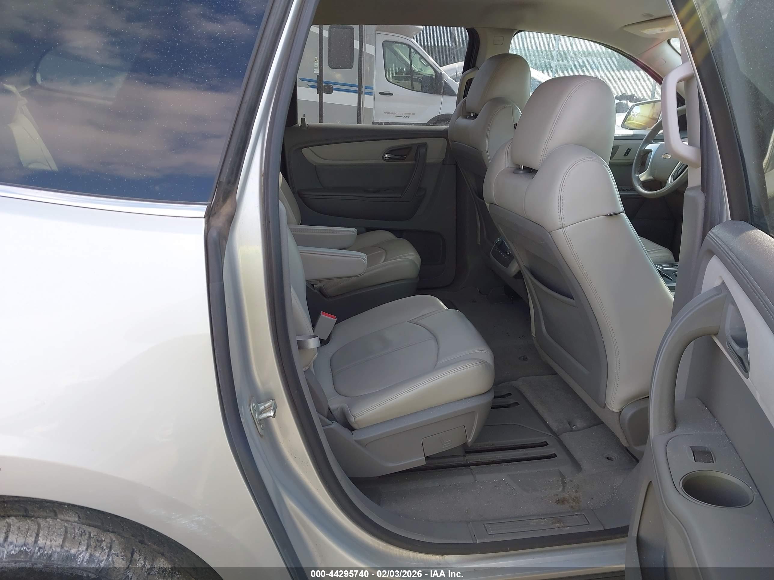 CHEVROLET TRAVERSE image 8