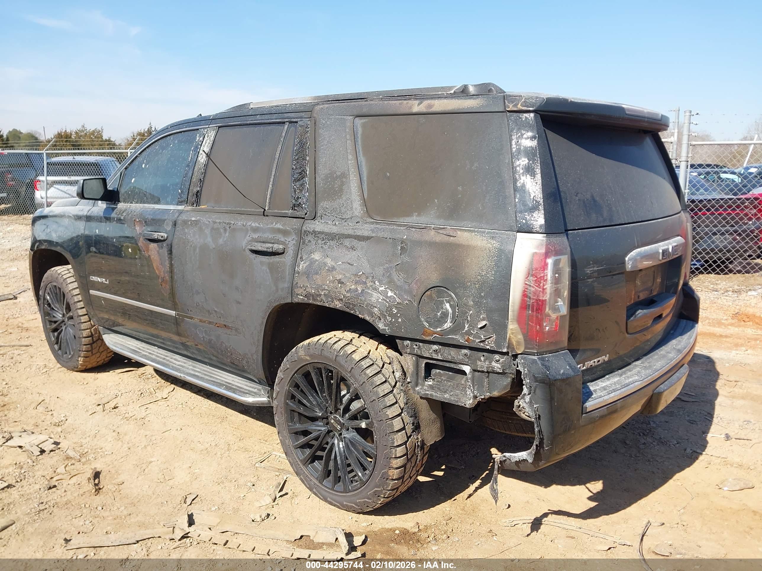 GMC YUKON image 3
