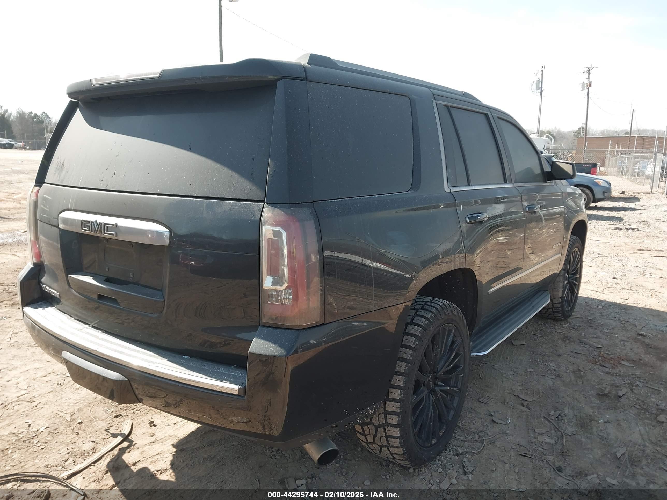 GMC YUKON image 4