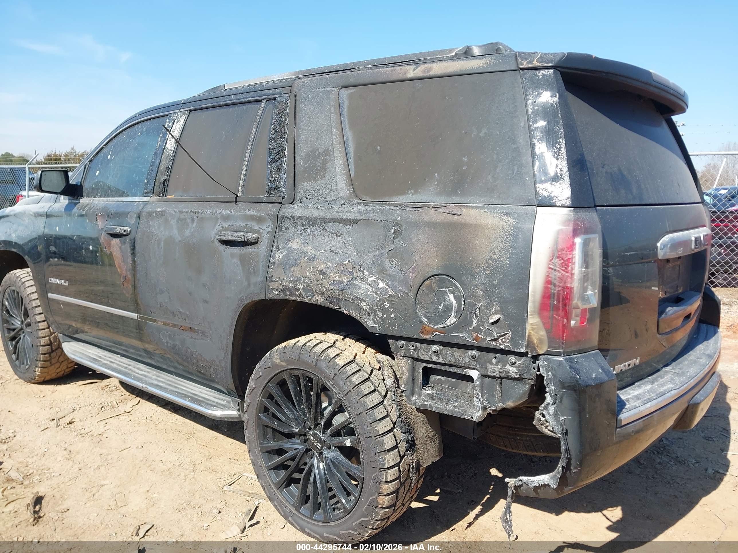 GMC YUKON image 6