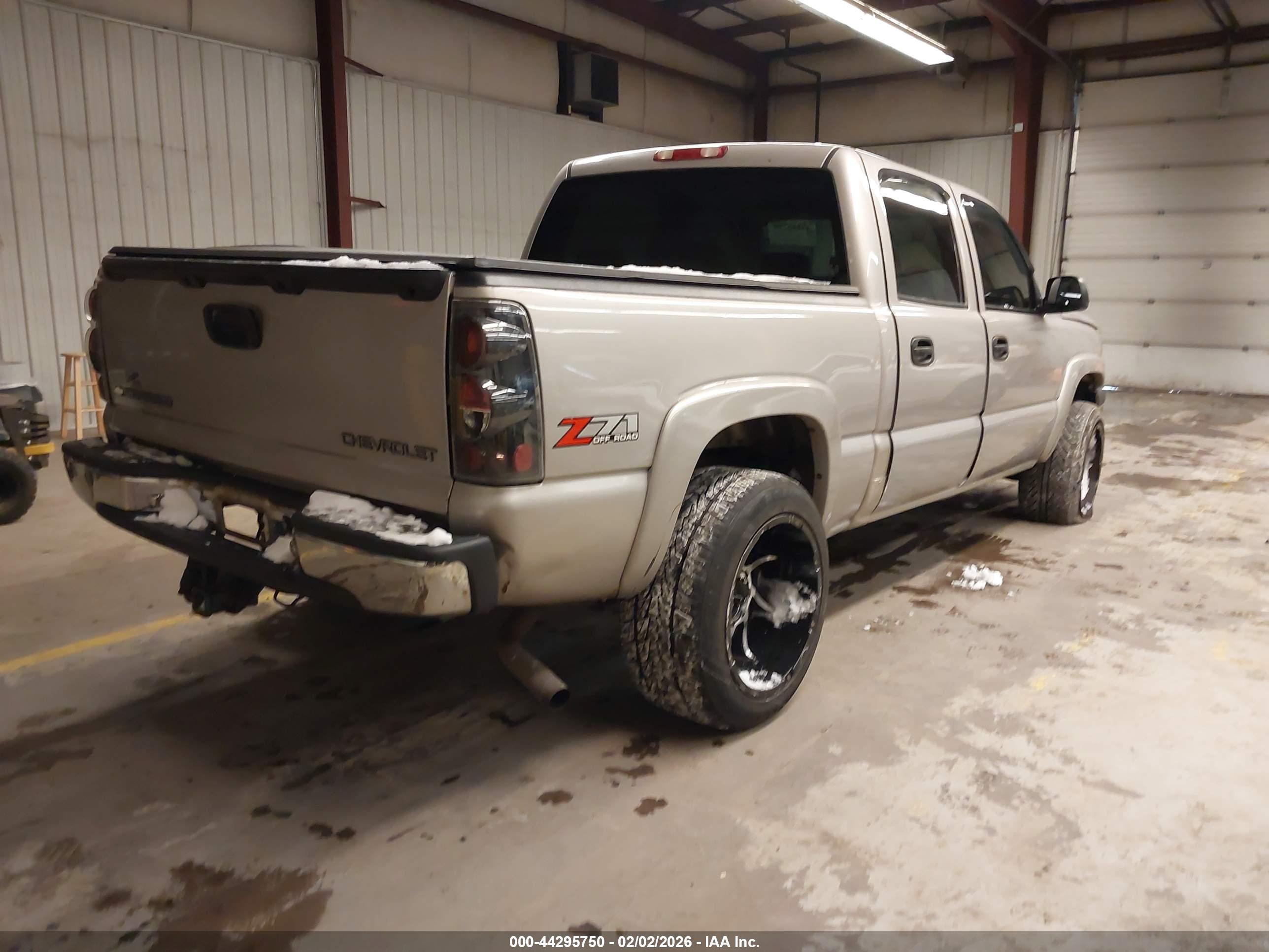 CHEVROLET SILVERADO image 4
