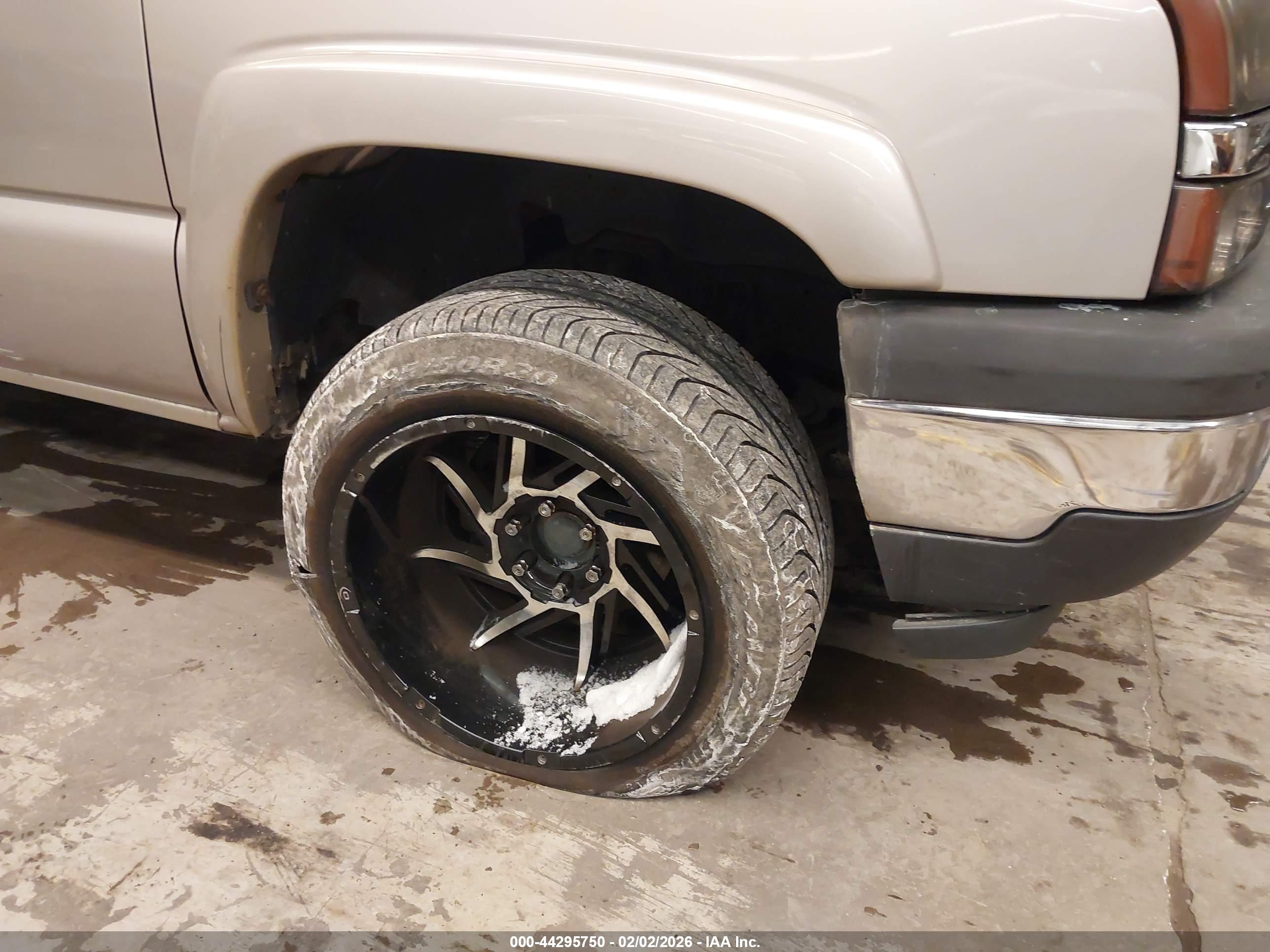 CHEVROLET SILVERADO image 6
