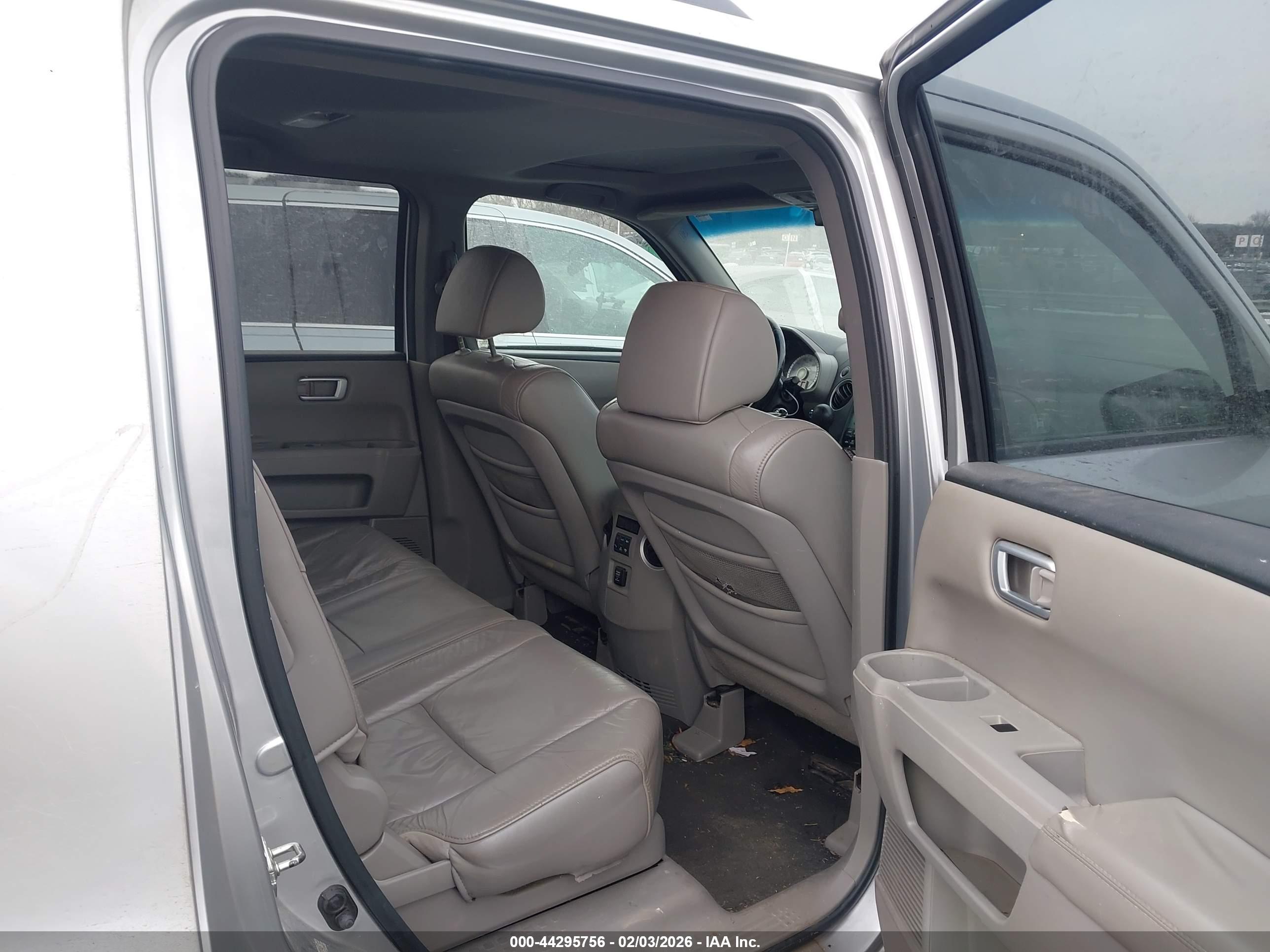 HONDA PILOT image 8