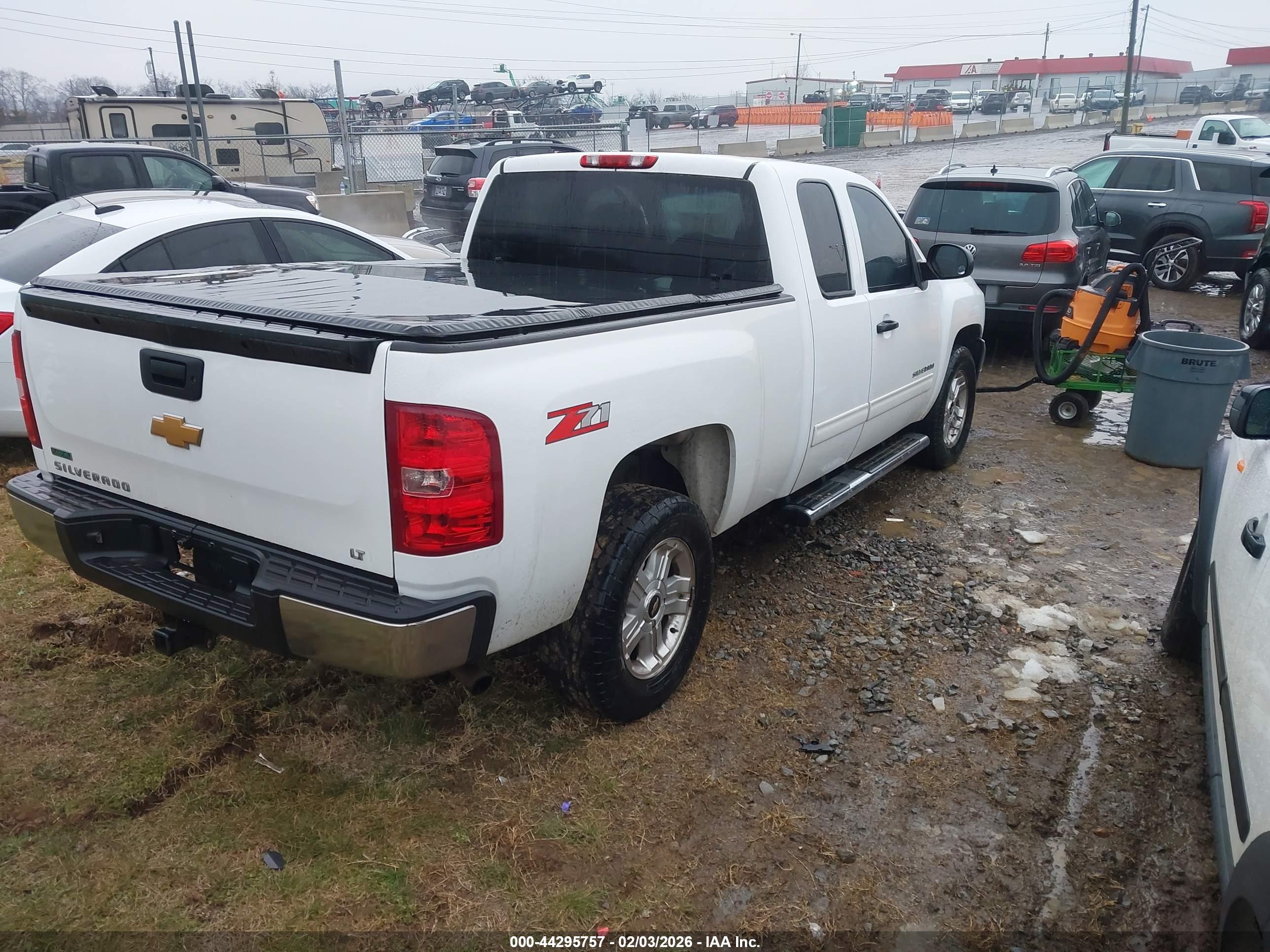 CHEVROLET SILVERADO image 4