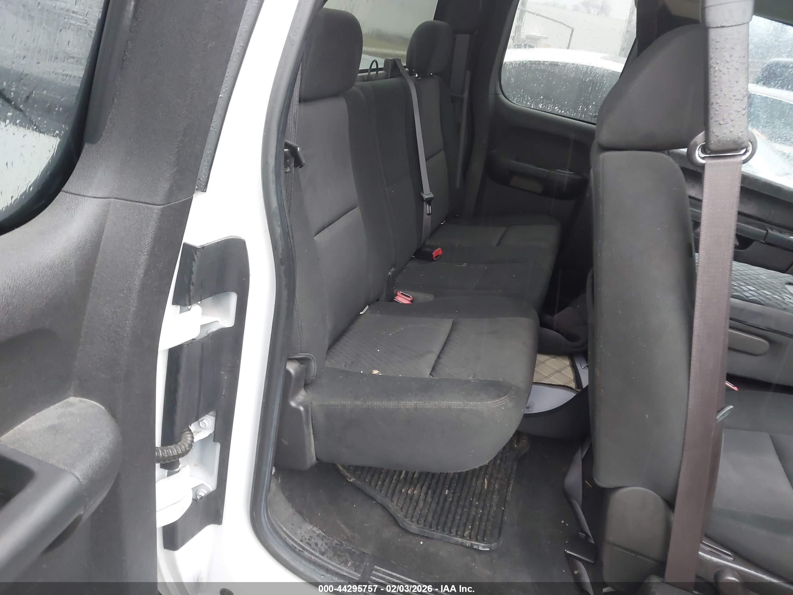 CHEVROLET SILVERADO image 8
