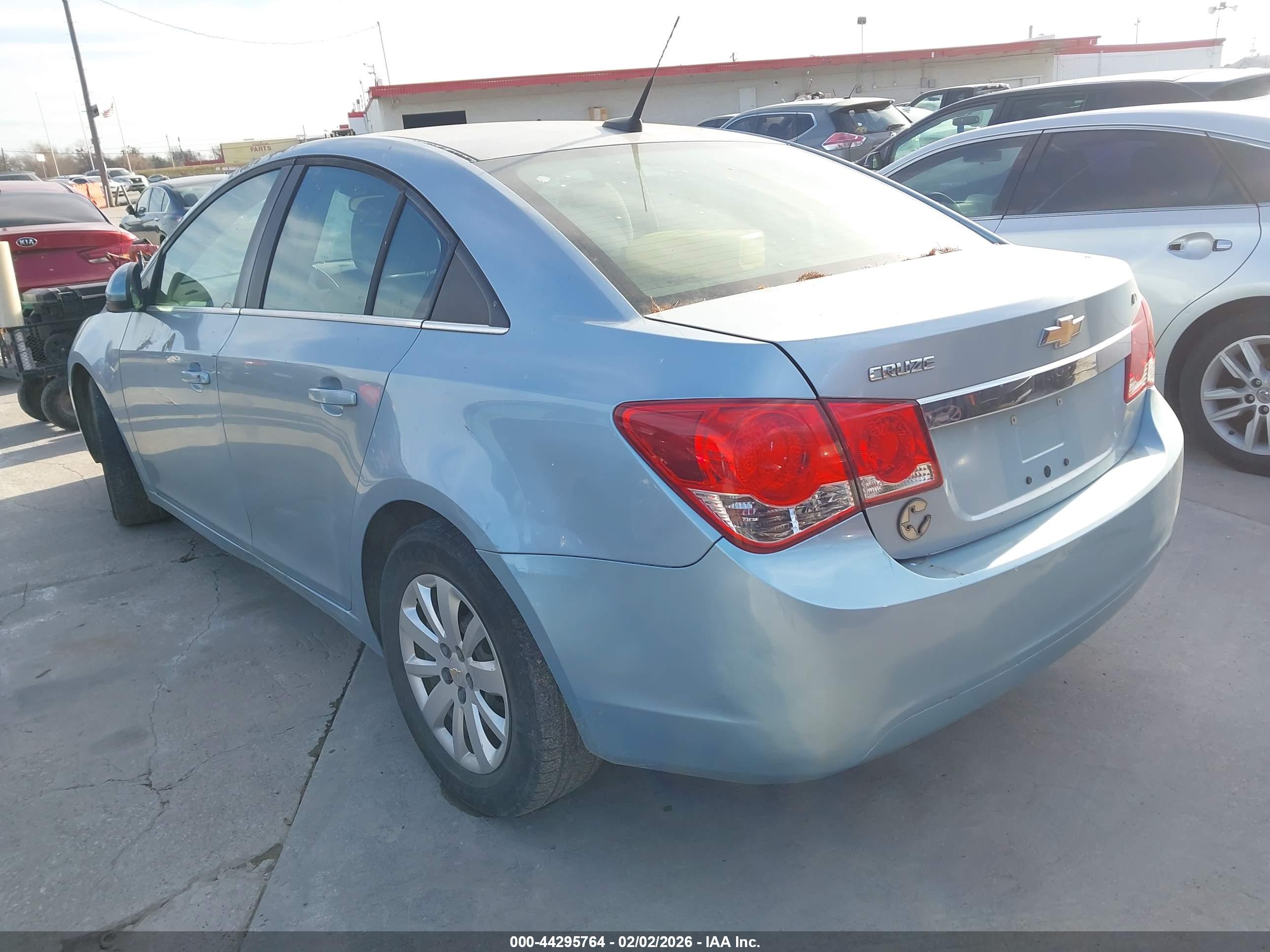 CHEVROLET CRUZE image 3