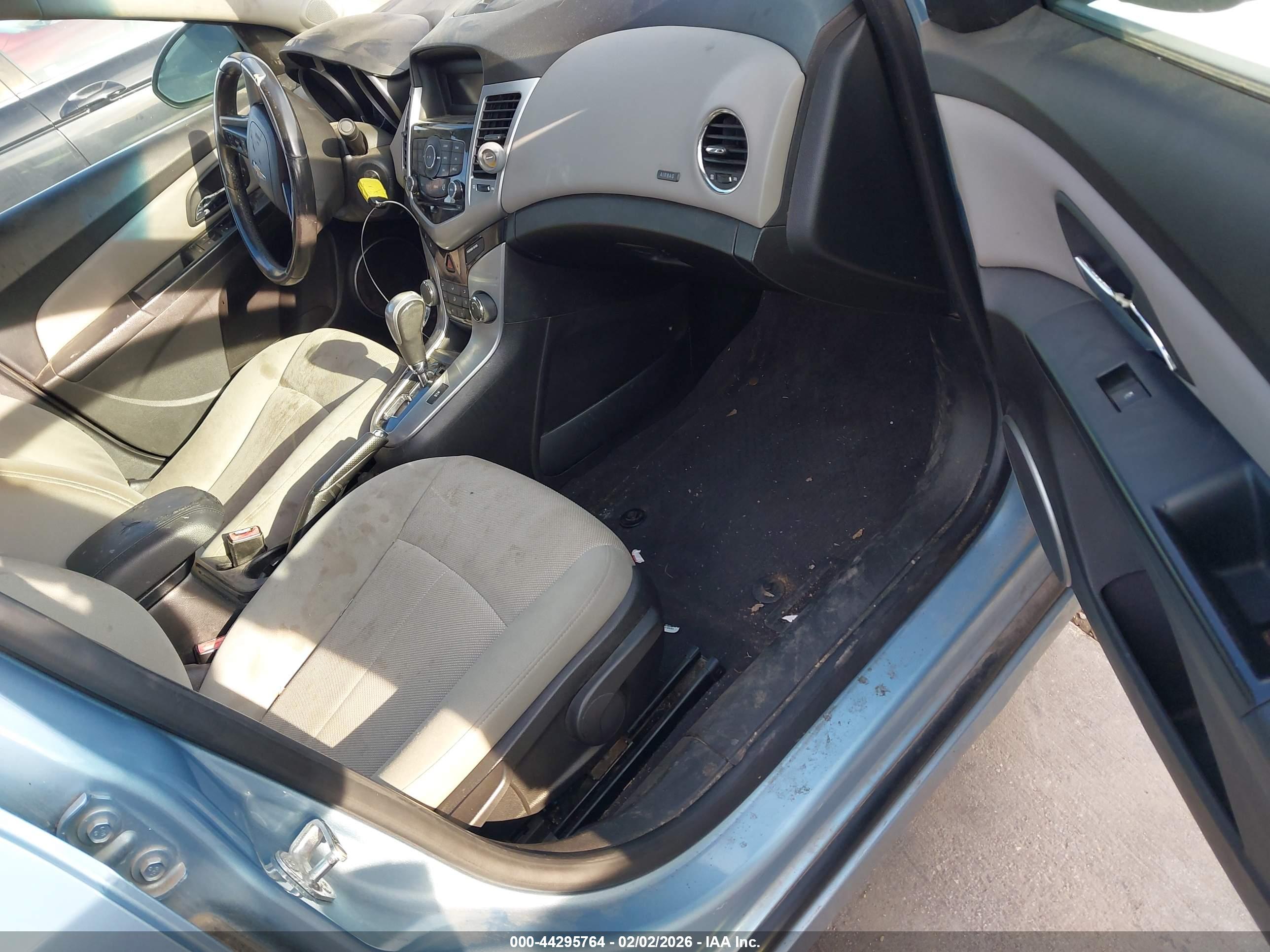 CHEVROLET CRUZE image 5