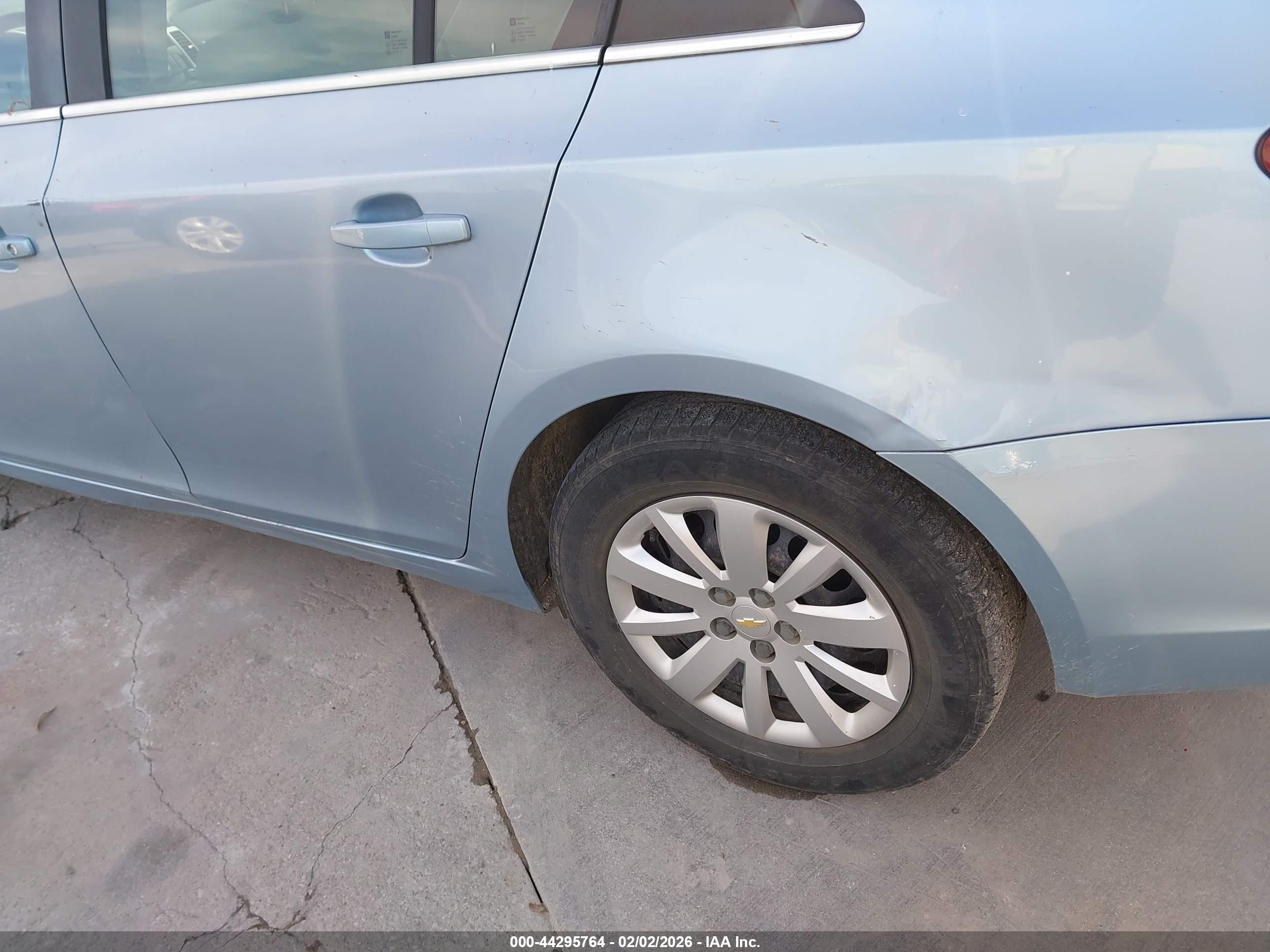 CHEVROLET CRUZE image 6