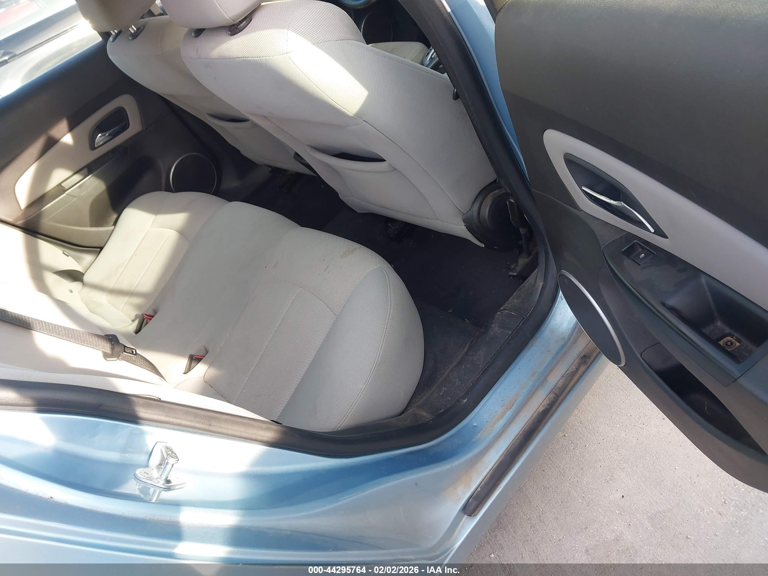 CHEVROLET CRUZE image 8