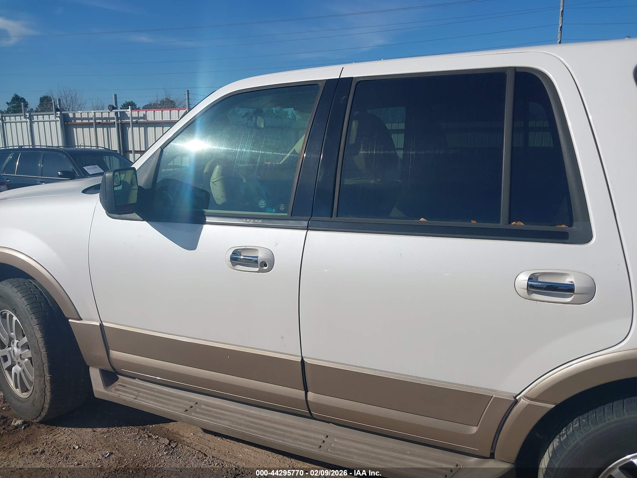 FORD EXPEDITION image 6