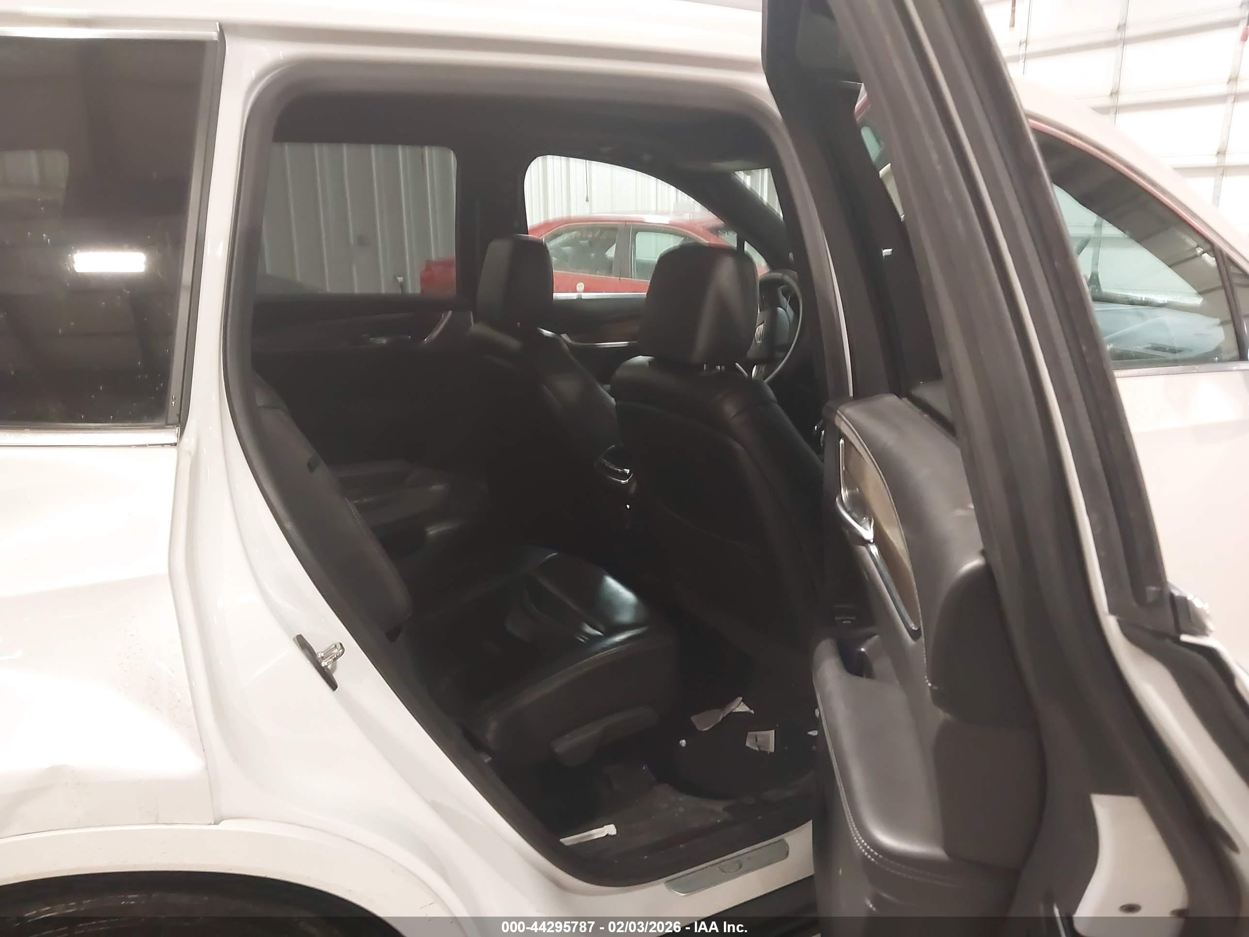CADILLAC XT6 image 8