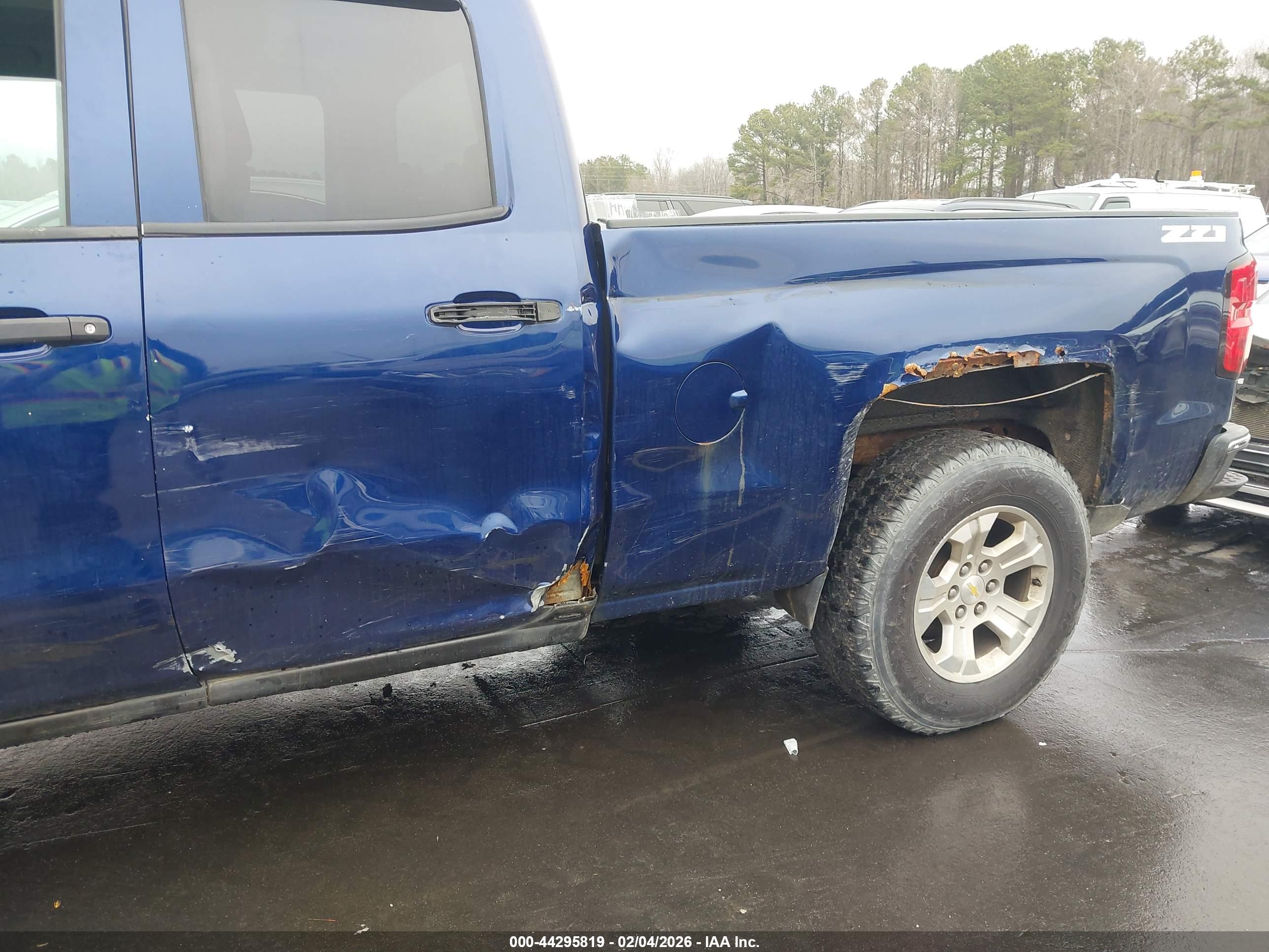 CHEVROLET SILVERADO image 6