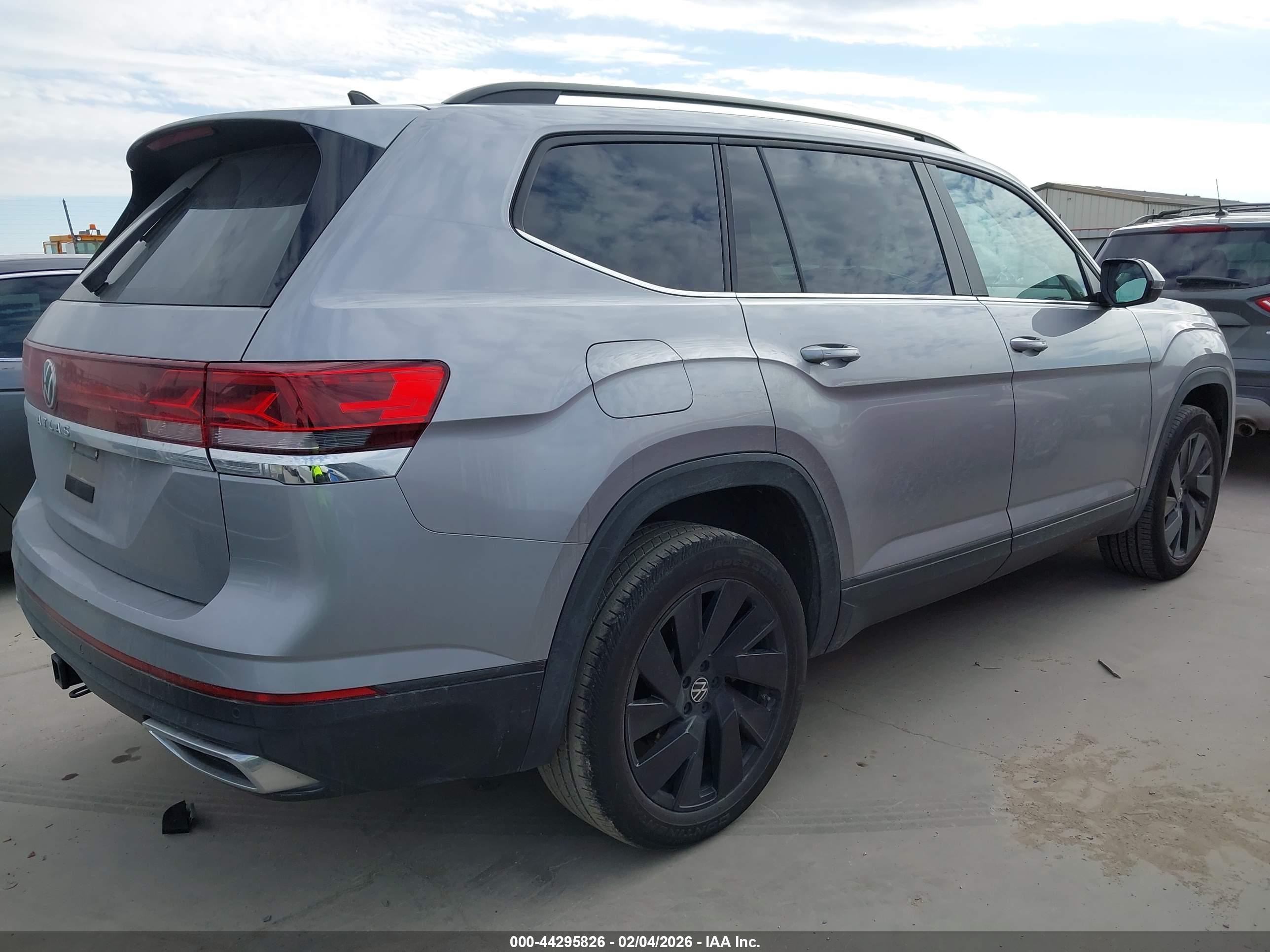 VOLKSWAGEN ATLAS image 4