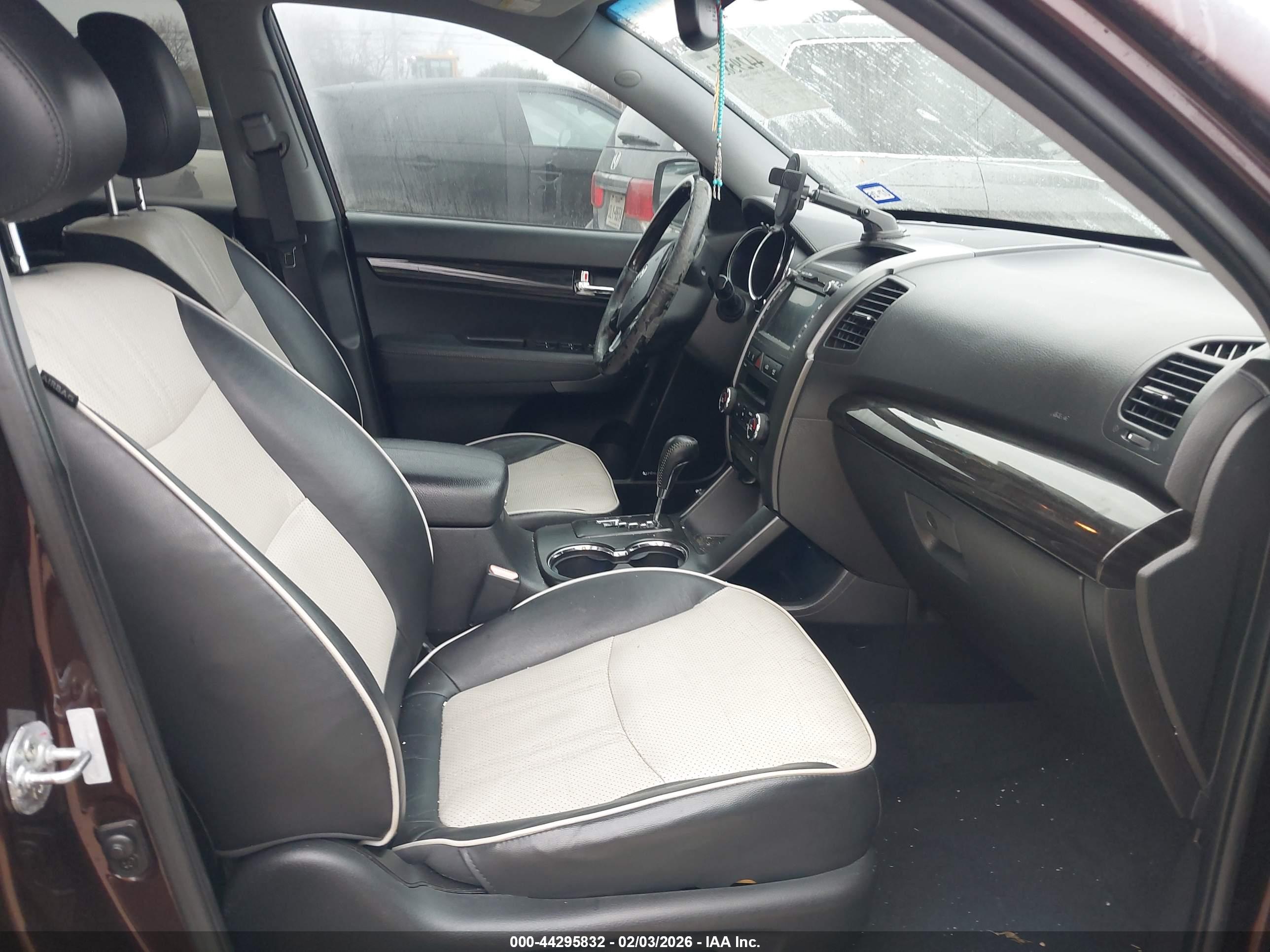 KIA SORENTO image 5