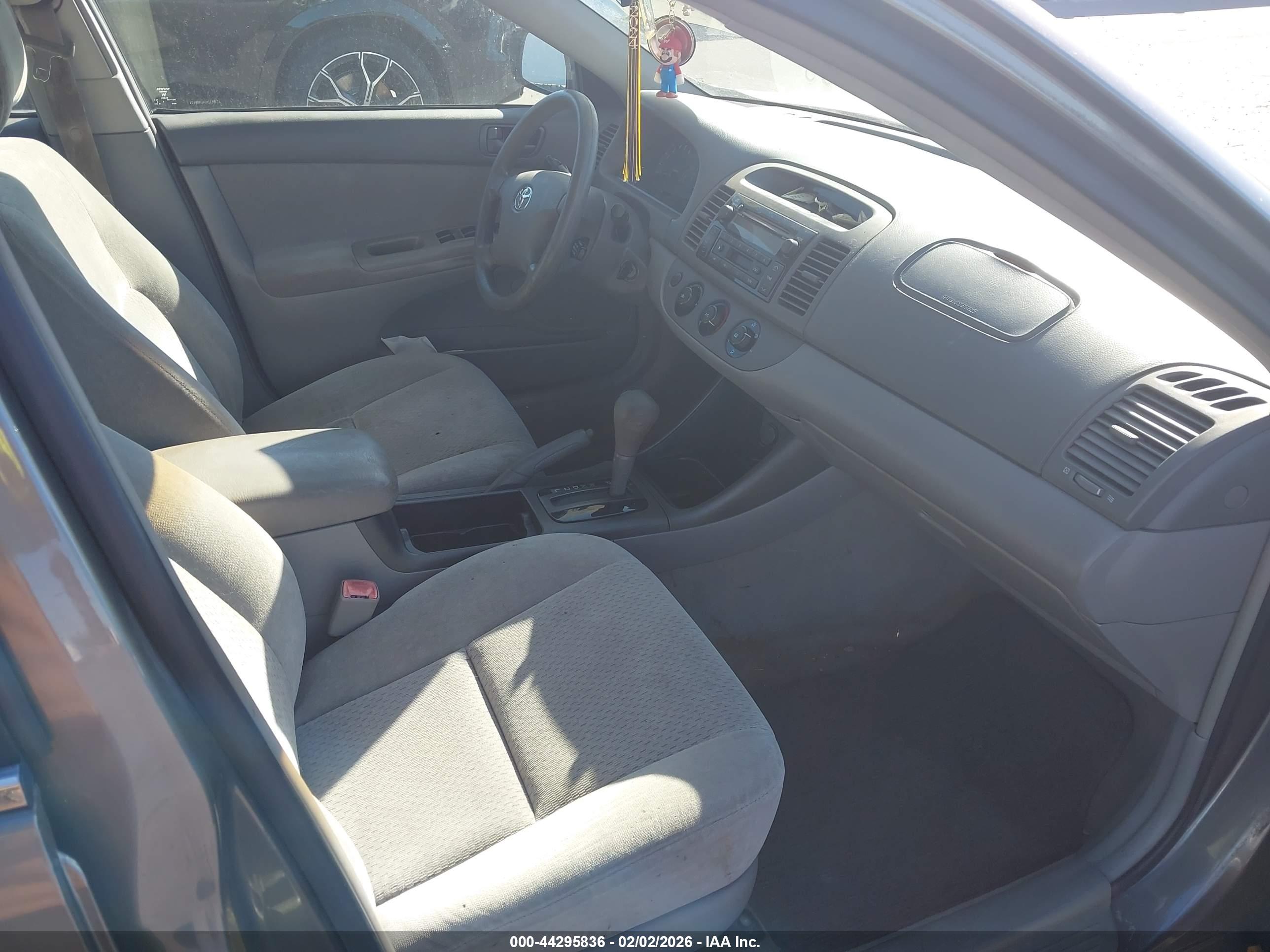 TOYOTA CAMRY image 5