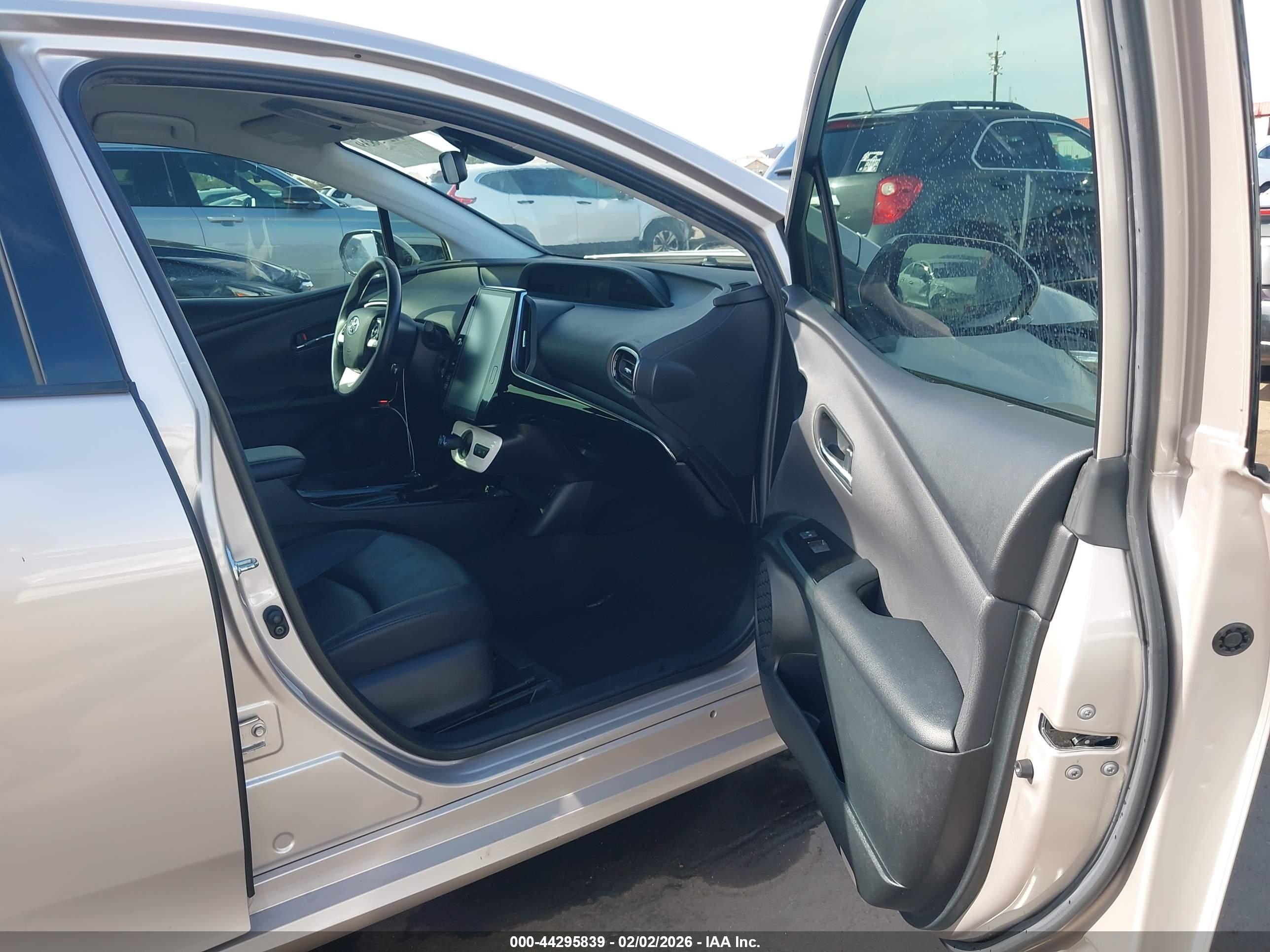 TOYOTA PRIUS image 5