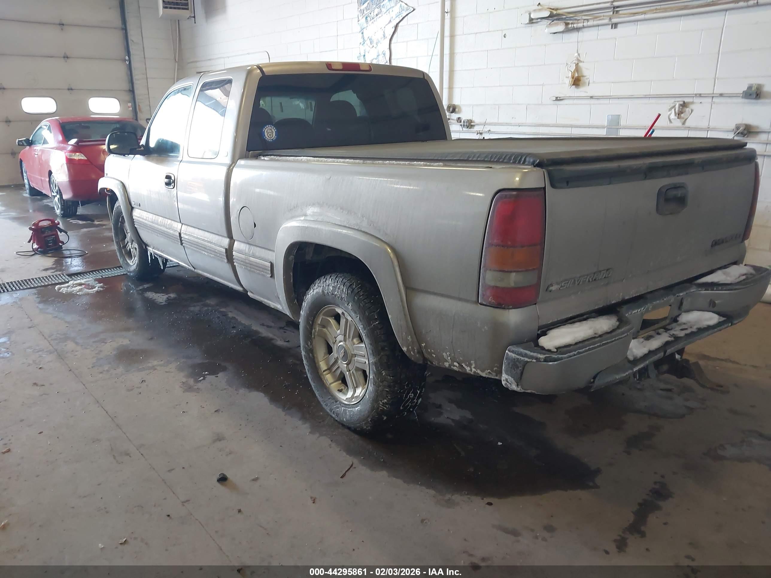 CHEVROLET SILVERADO image 3