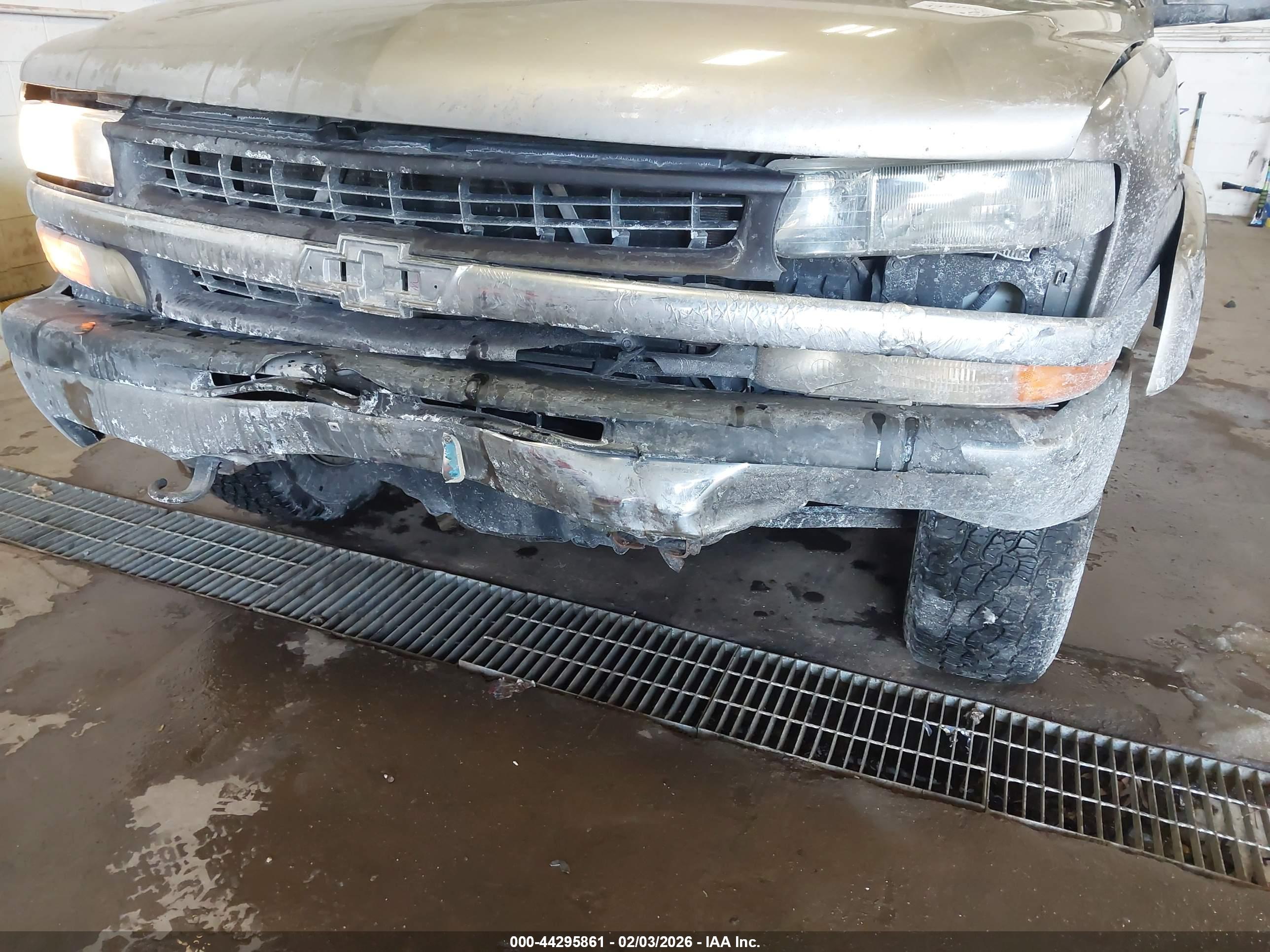 CHEVROLET SILVERADO image 6