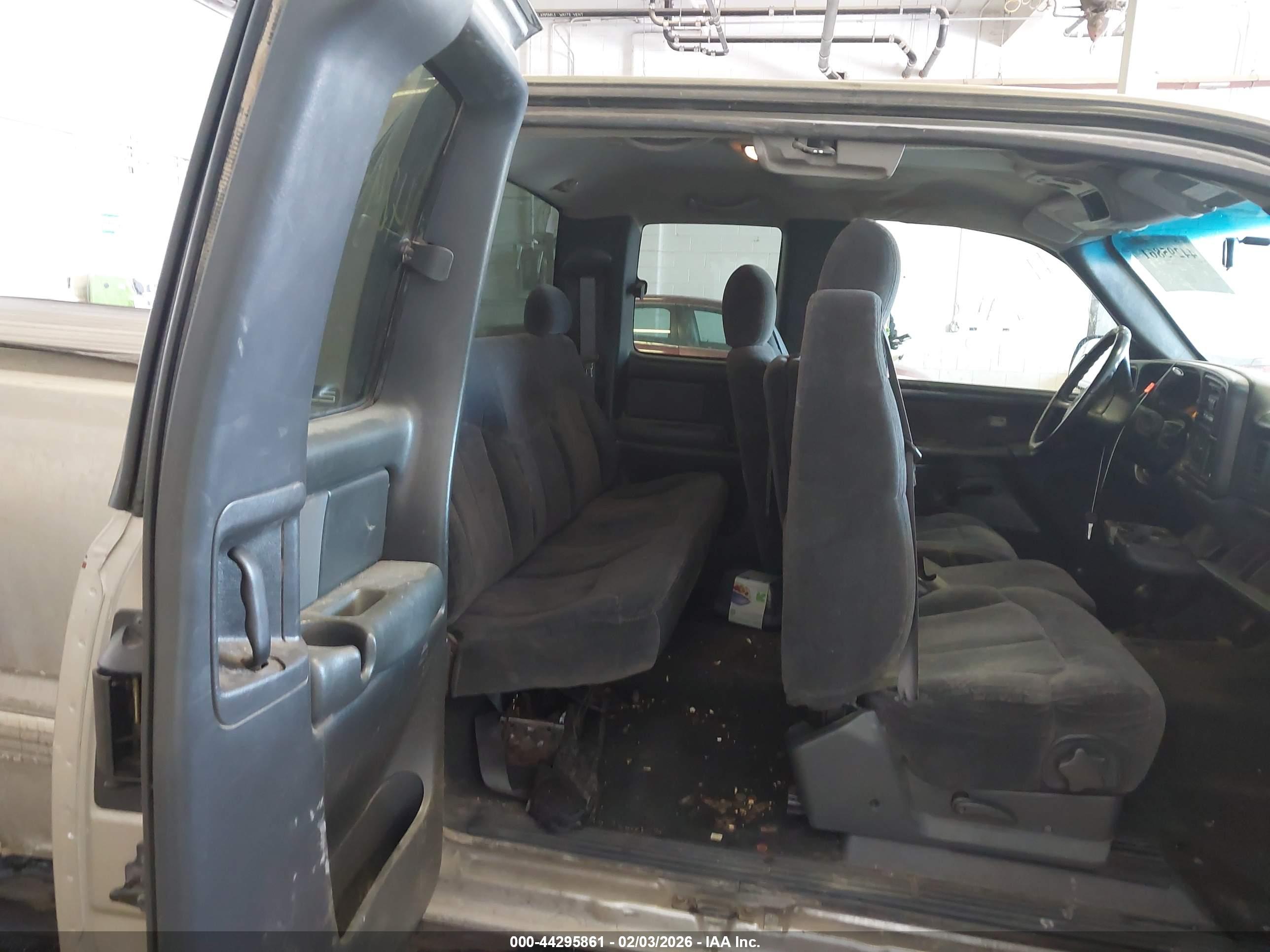CHEVROLET SILVERADO image 8