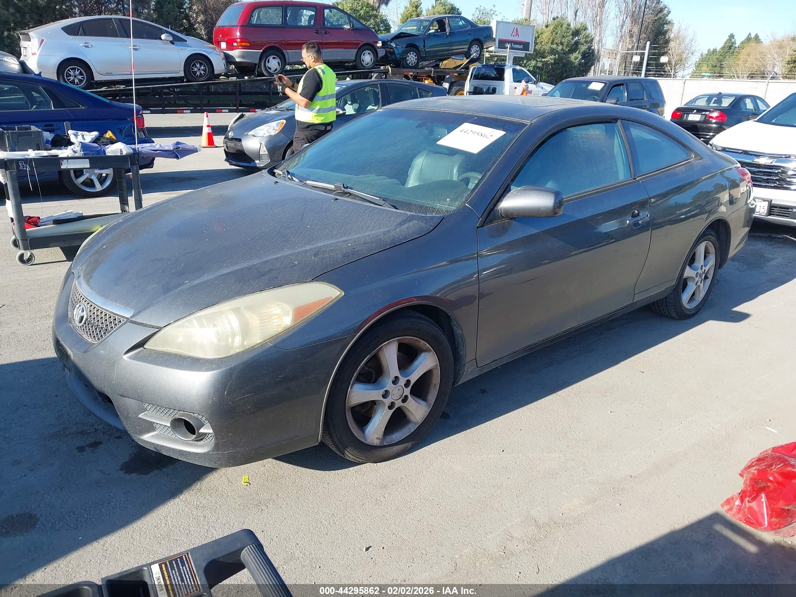 TOYOTA CAMRY image 2