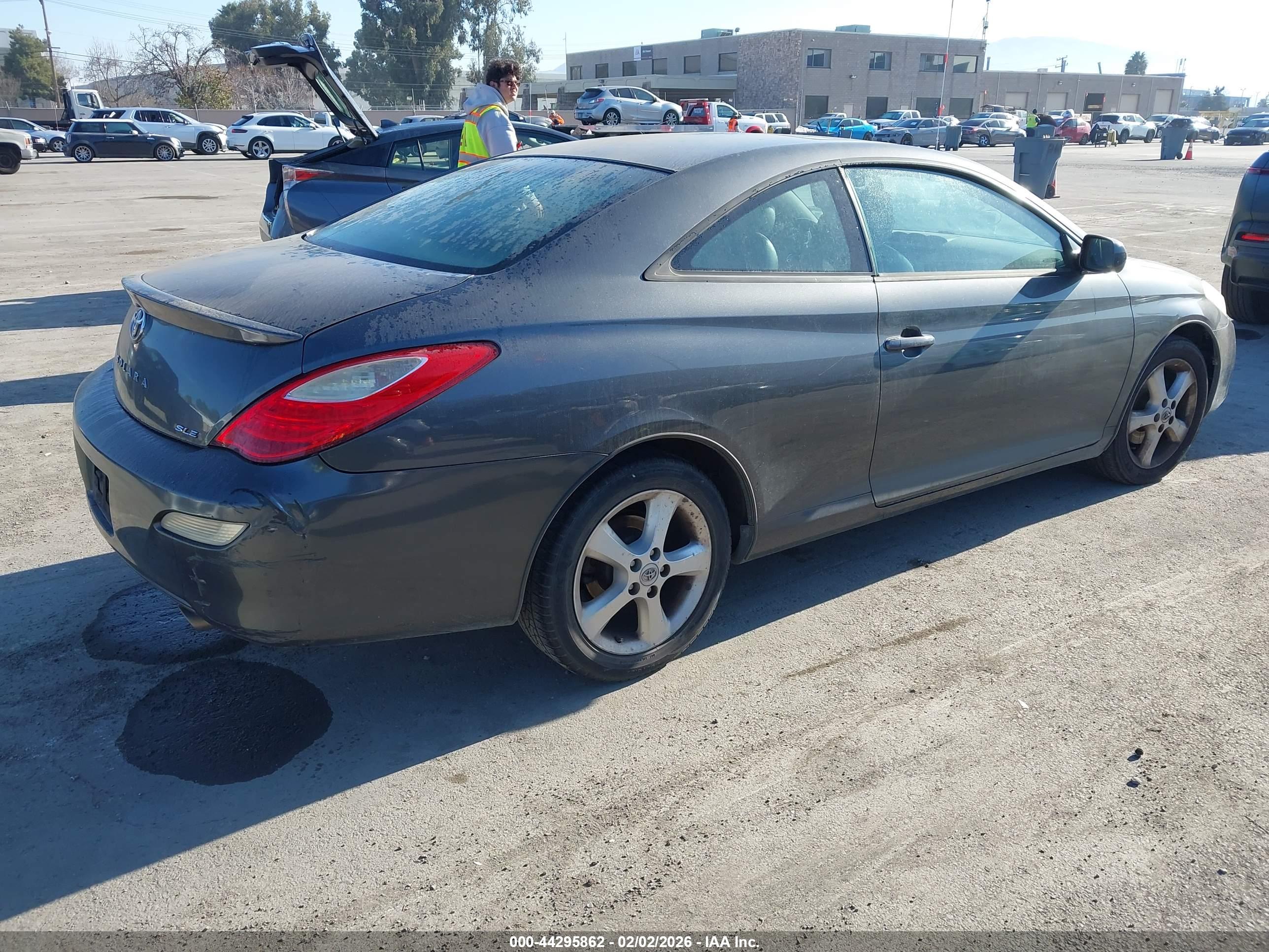 TOYOTA CAMRY image 4