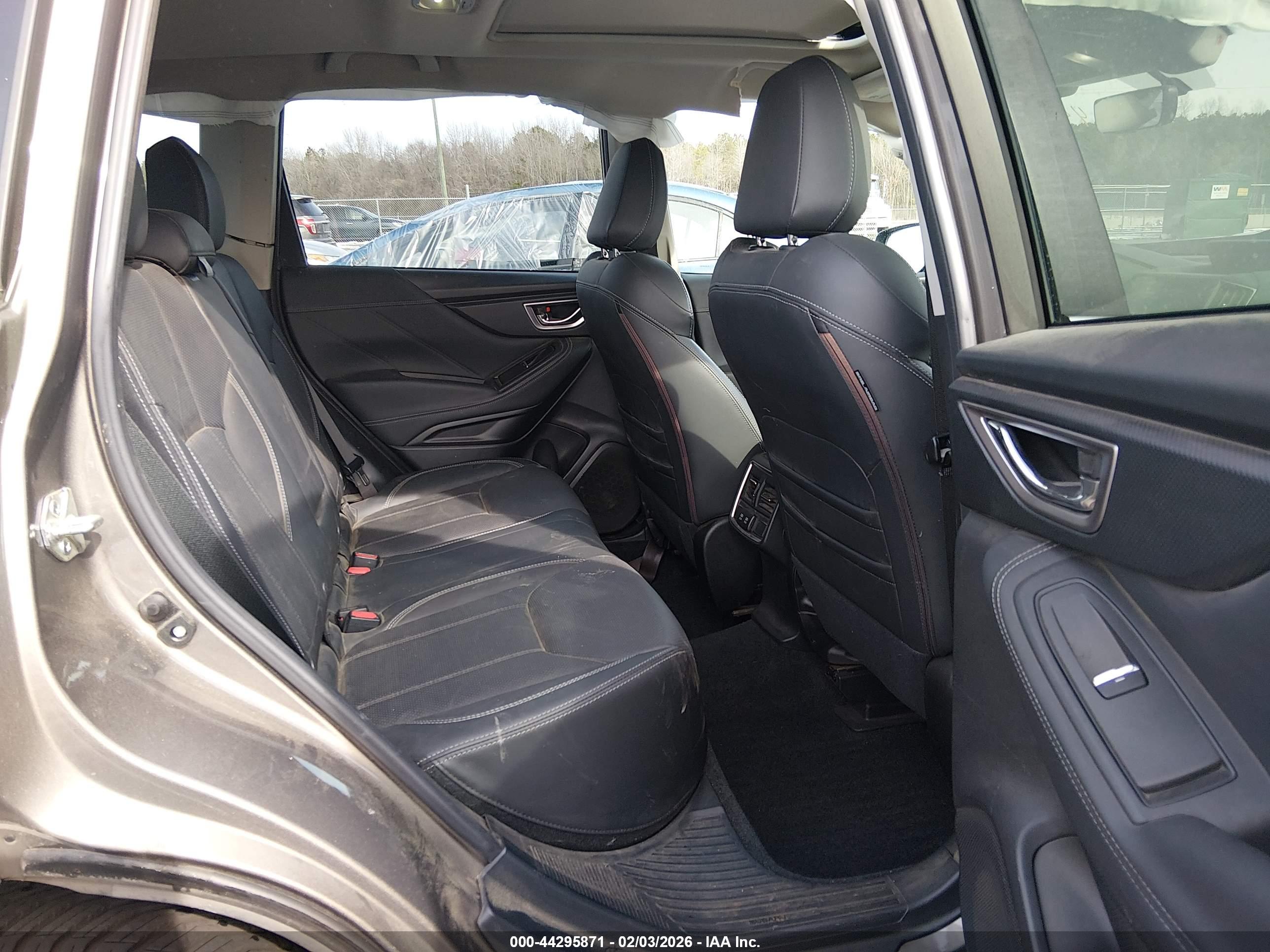 SUBARU FORESTER image 8