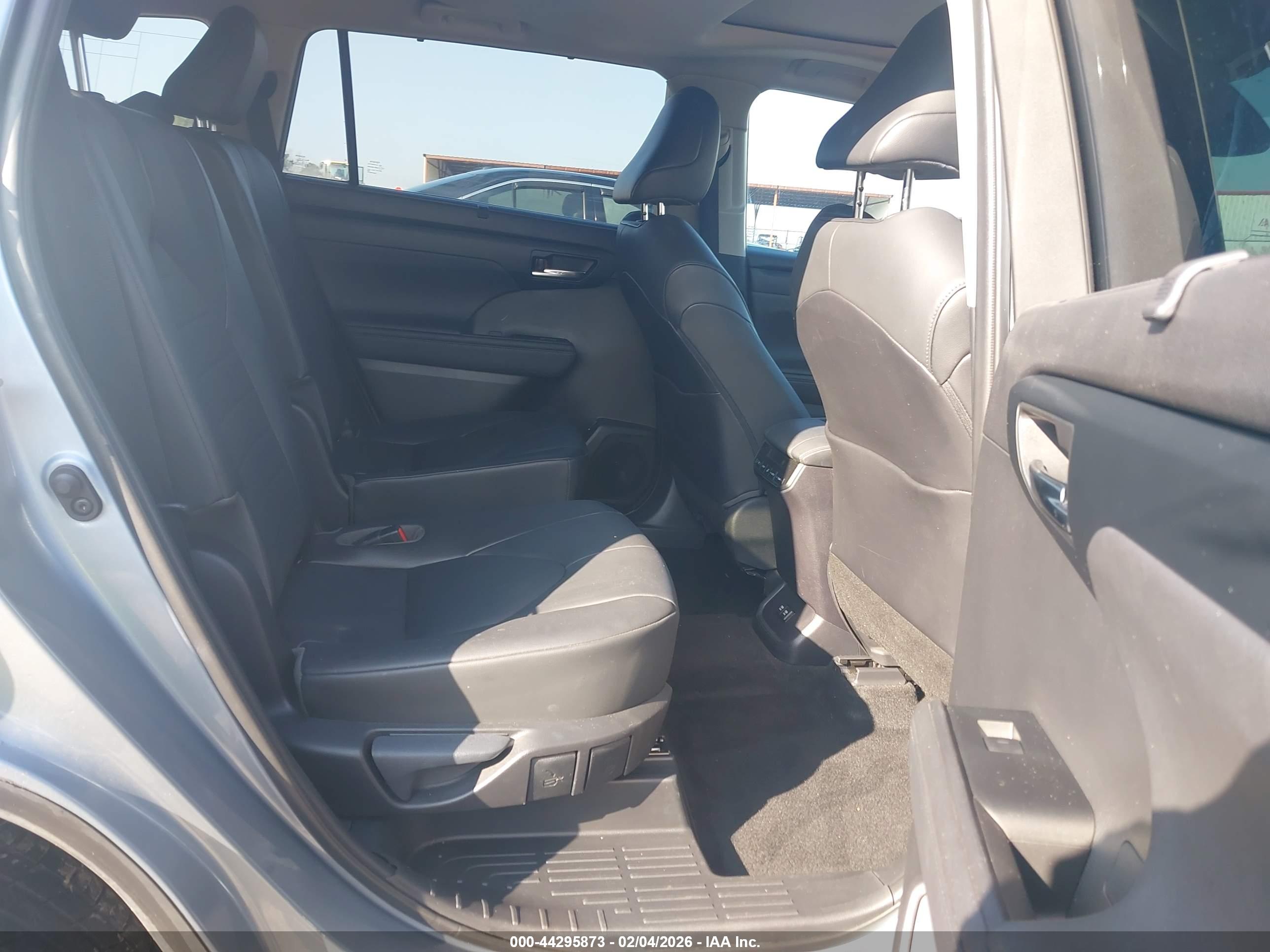 TOYOTA HIGHLANDER image 8