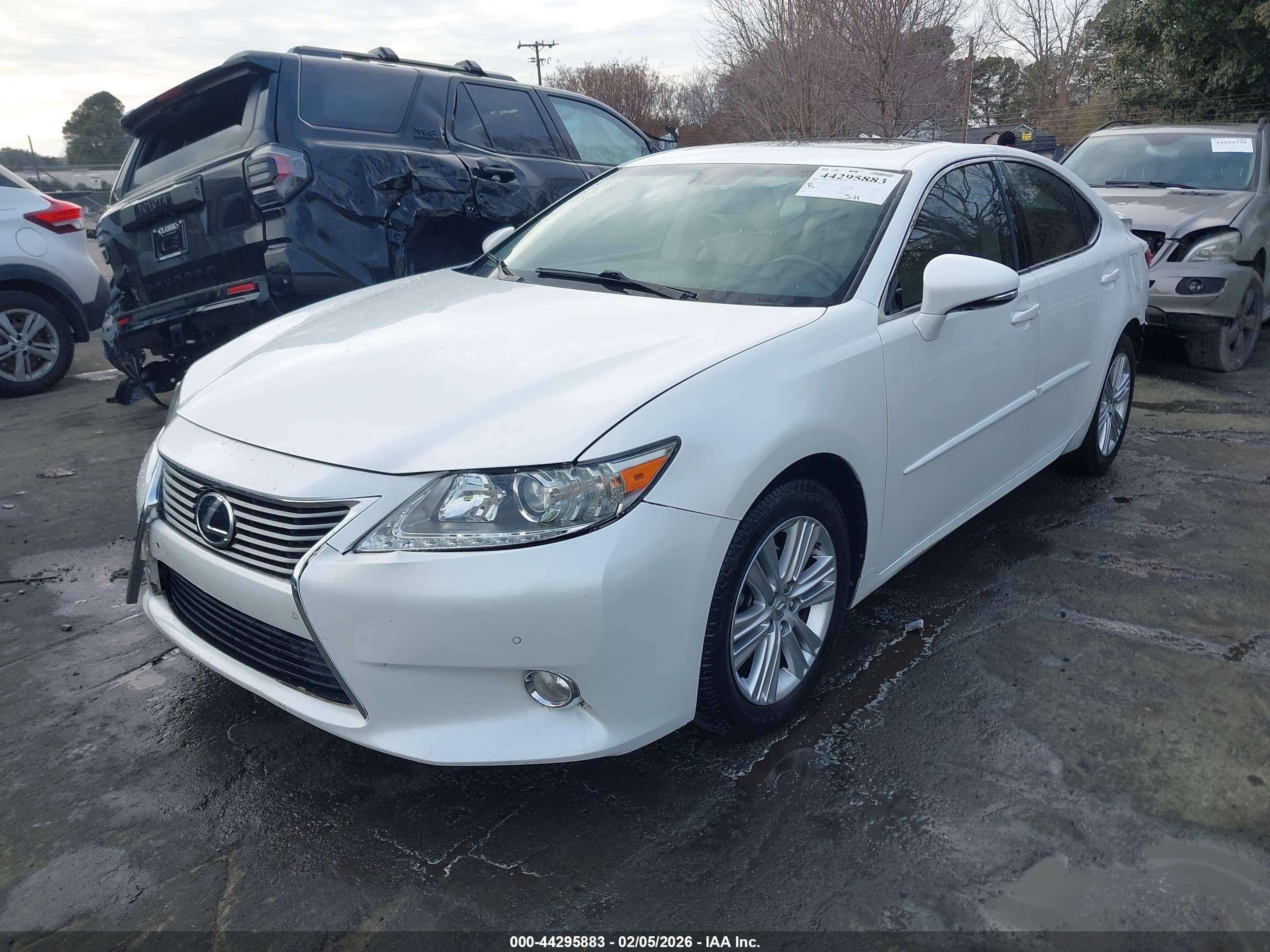 LEXUS ES image 2