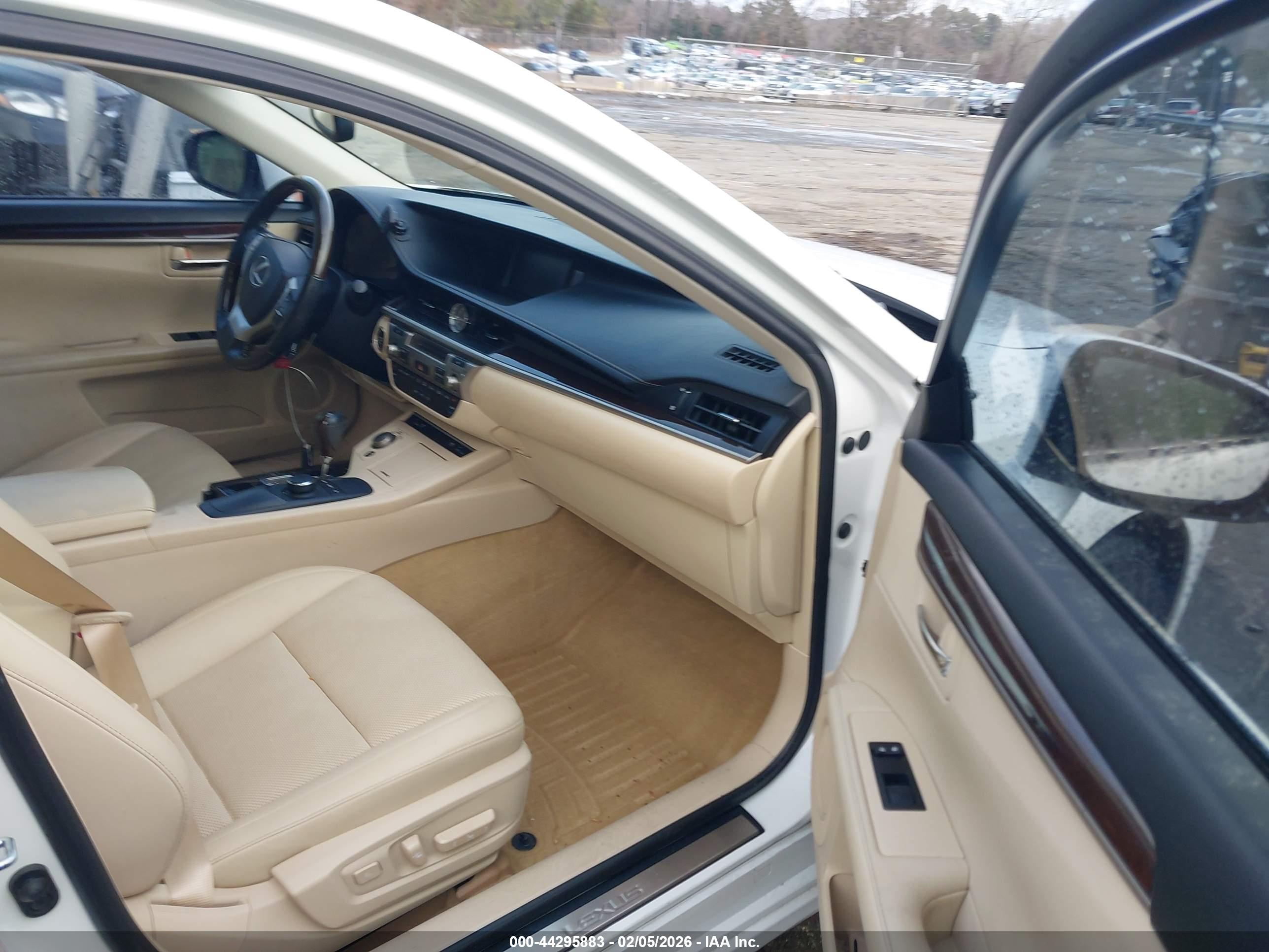 LEXUS ES image 5