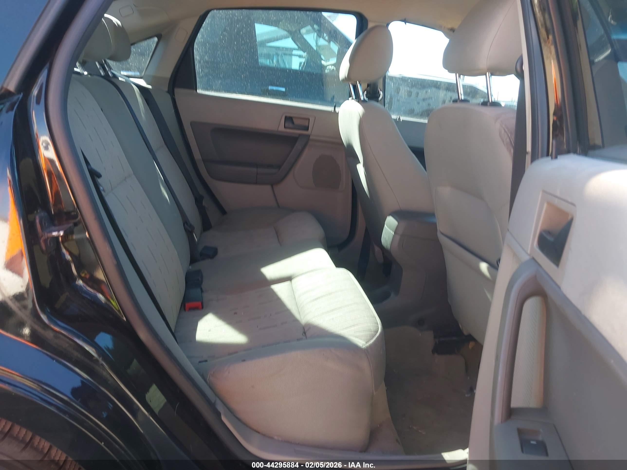 FORD FOCUS image 8