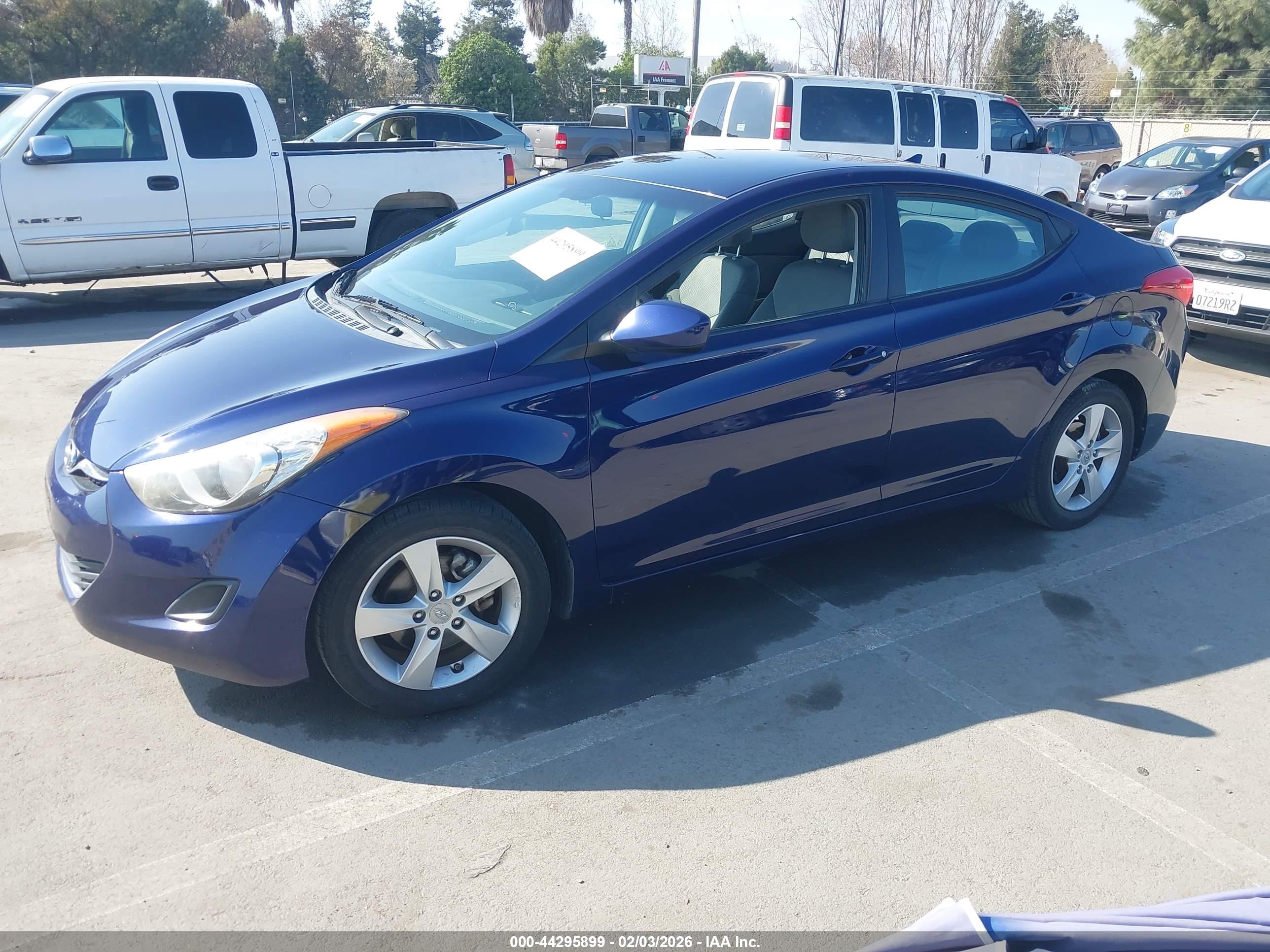 HYUNDAI ELANTRA image 2